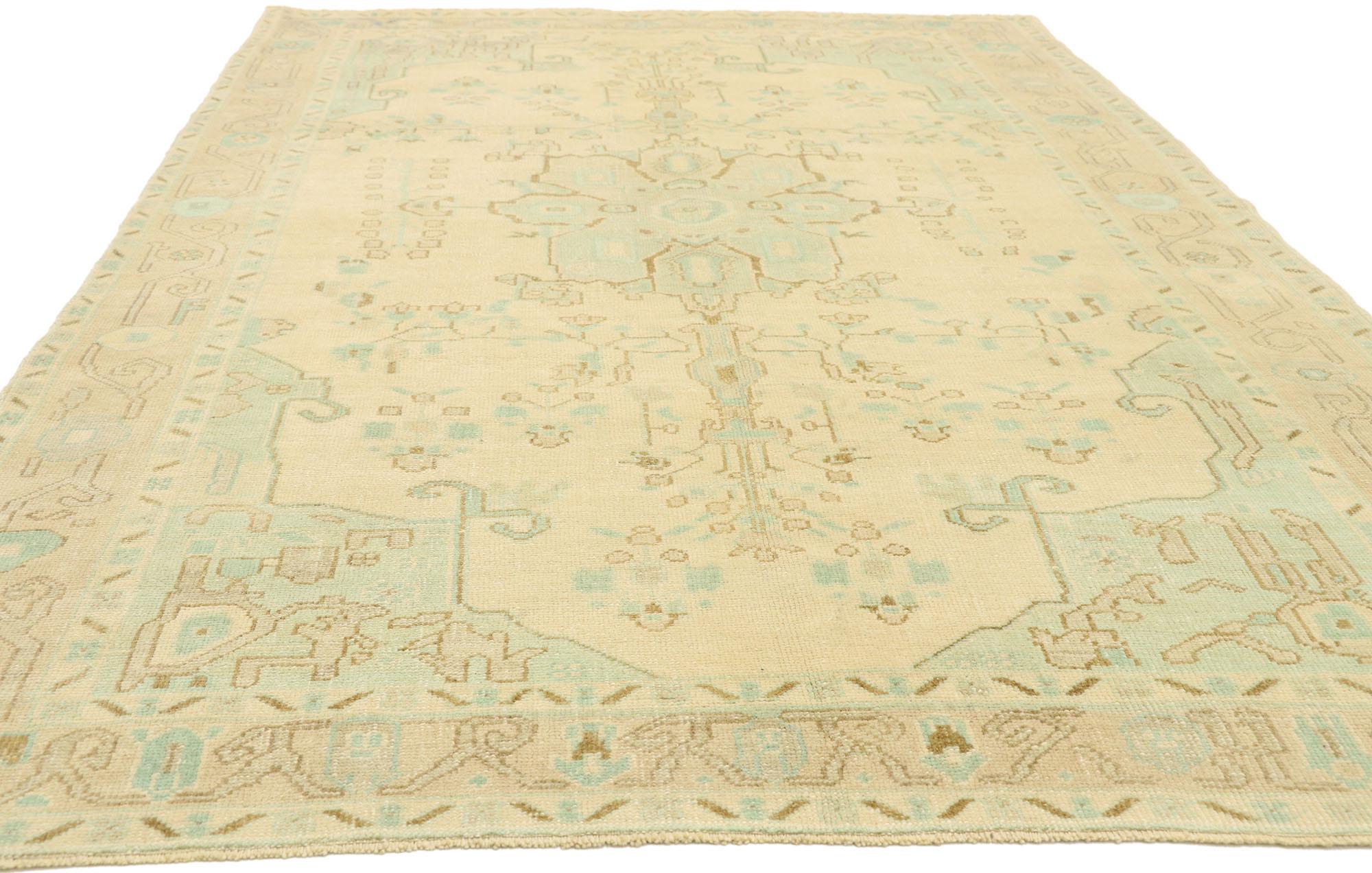 Turc Vieux tapis turc Oushak avec style maison Dacha russe en vente