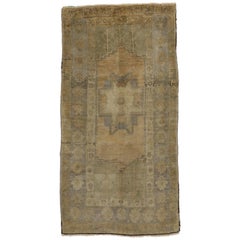 Türkischer Oushak-Teppich im rustikalen amerikanischen Kolonialstil, Vintage