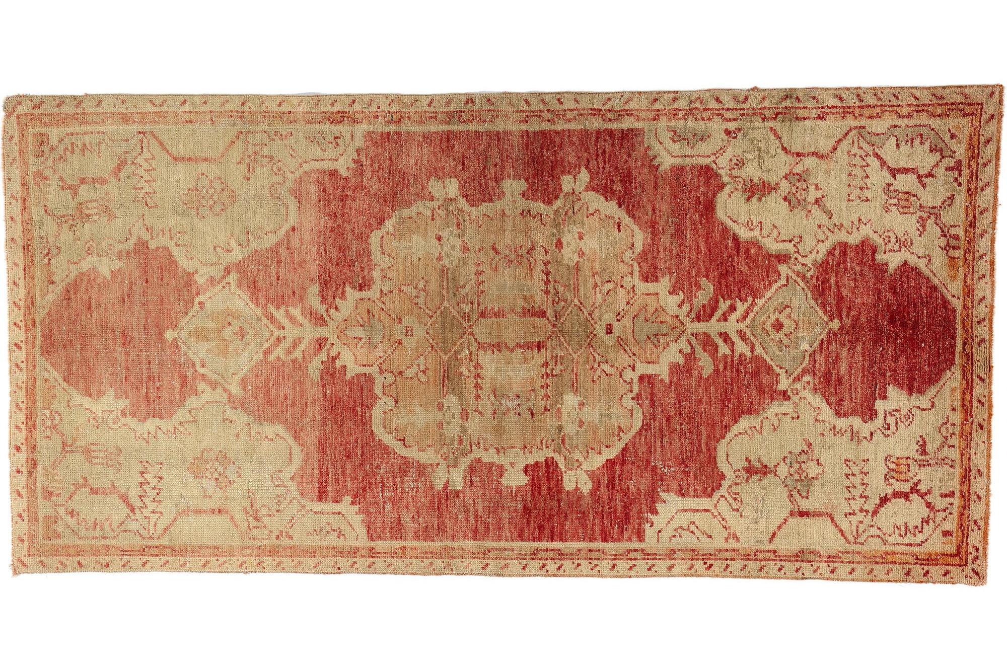 Türkischer Oushak-Teppich im Vintage-Stil mit rustikalen erdfarbenen Farben im Angebot 4