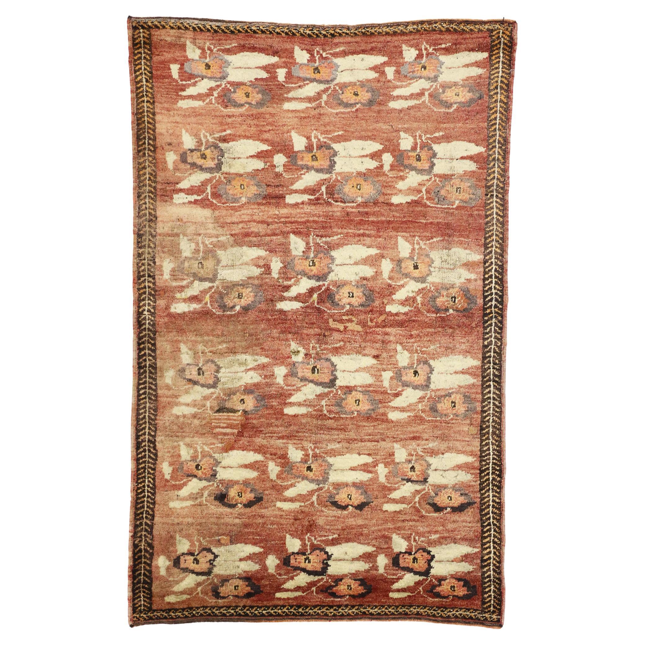 Türkischer Oushak-Teppich im Vintage-Stil mit rustikalen erdfarbenen Farben