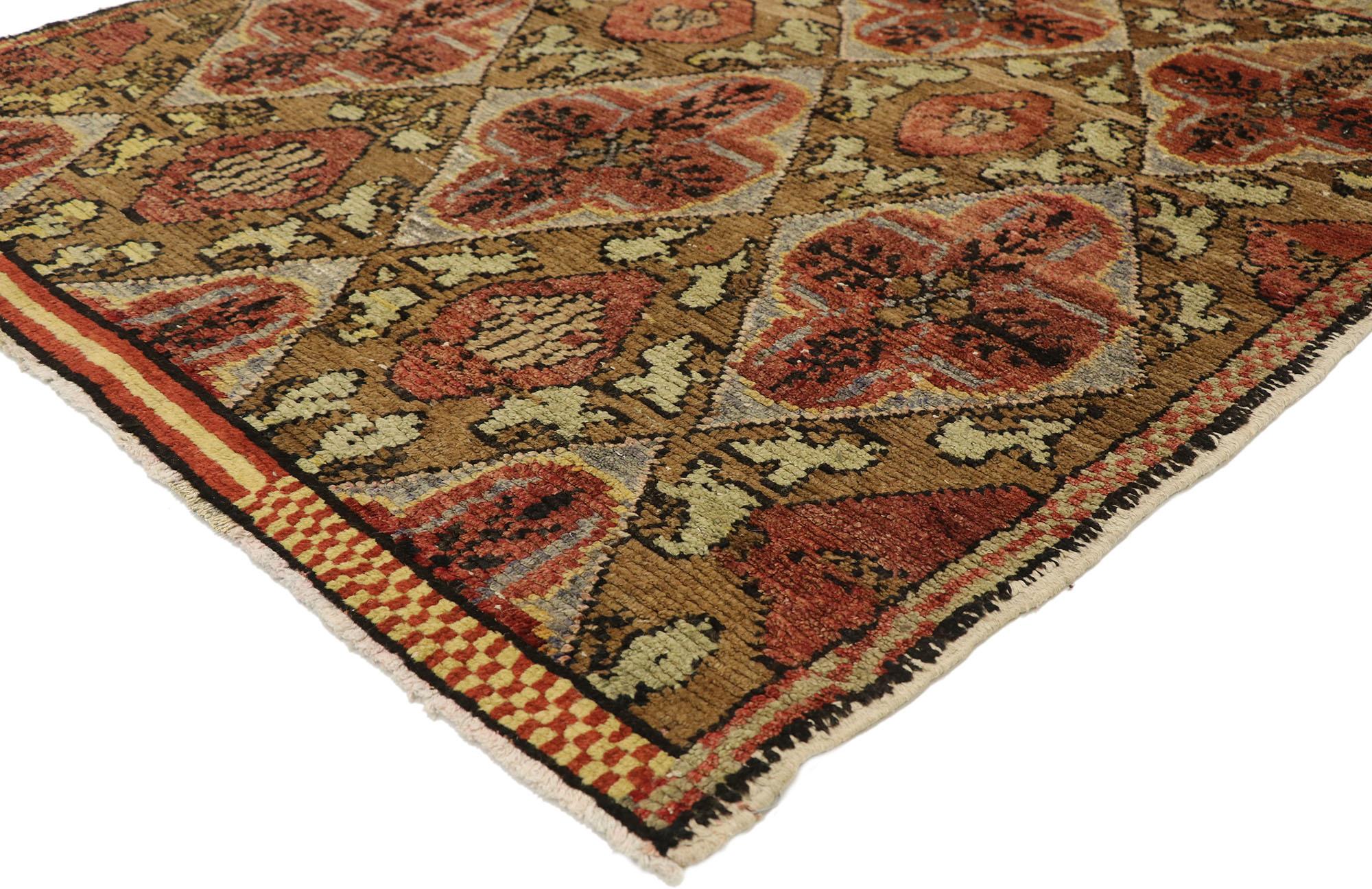 51081 vintage Turkish Oushak rug with rustic Elizabethan style. Regal and refined with a repeating pattern, this hand knotted wool antique Persian Kashan rug is poised to impress. Characterized by predominantly Elizabethan style and French influence