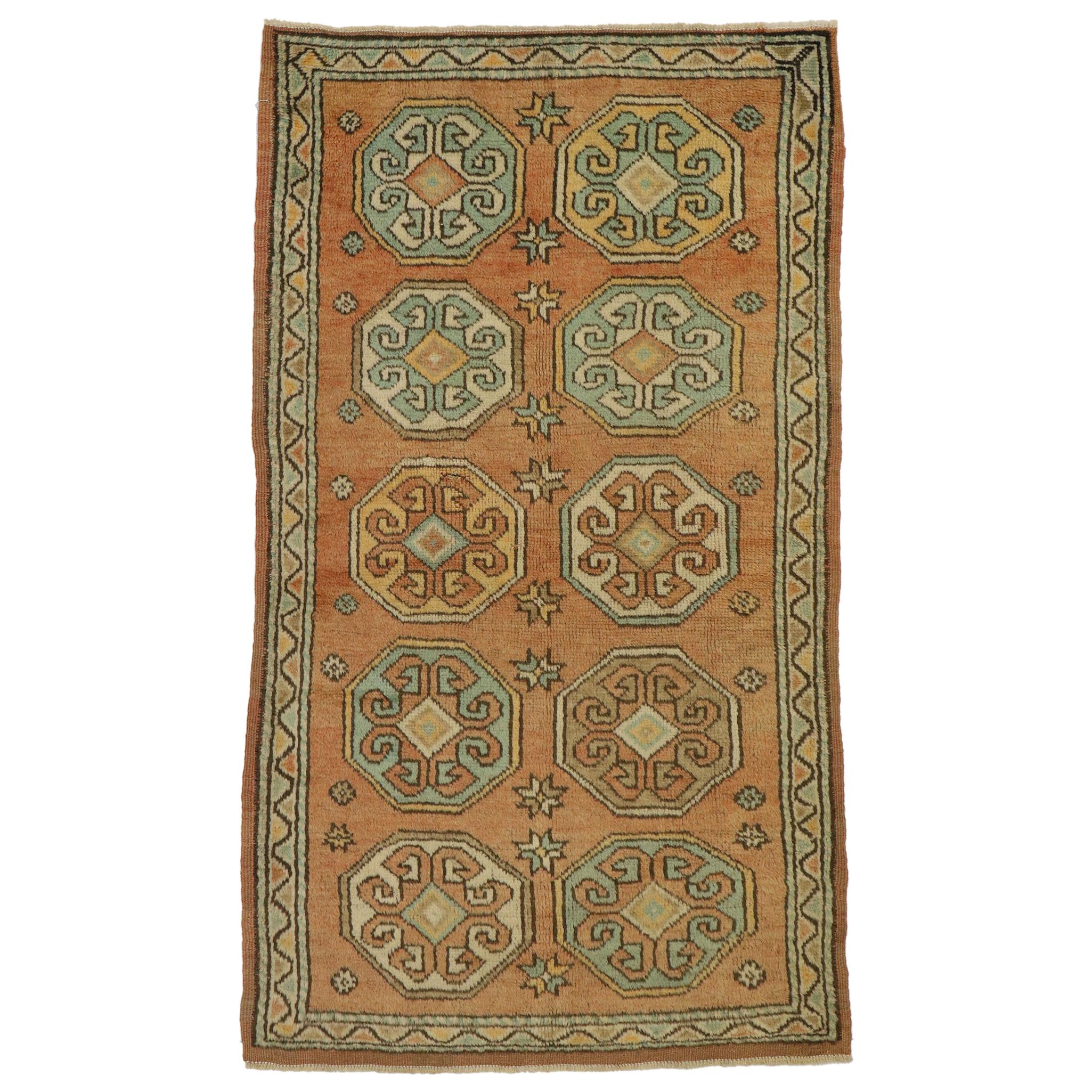 Tapis turc vintage Oushak avec style néo-espagnol rustique