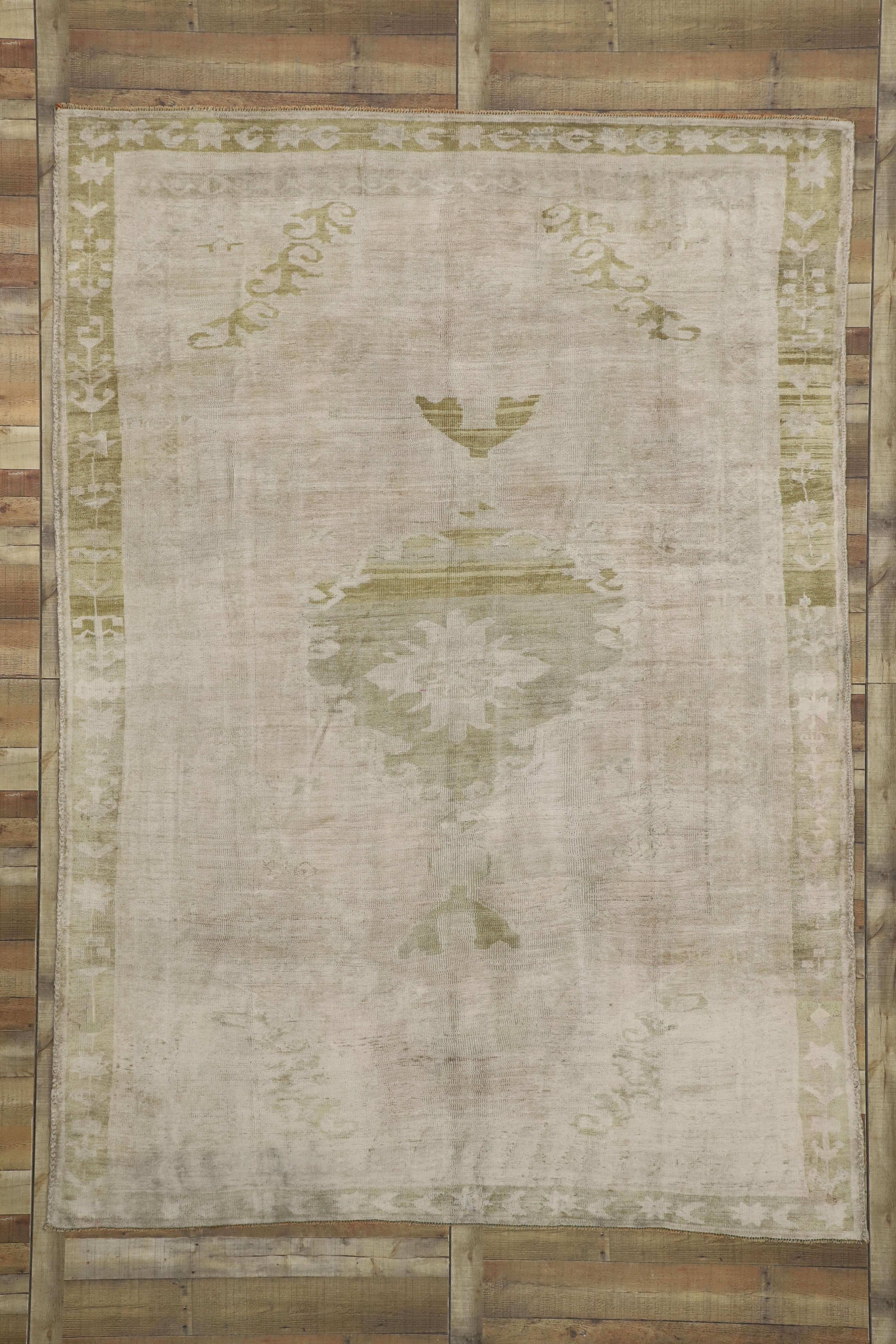 Vintage Turkish Oushak Rug with Rustic American Colonial Style  For Sale 2