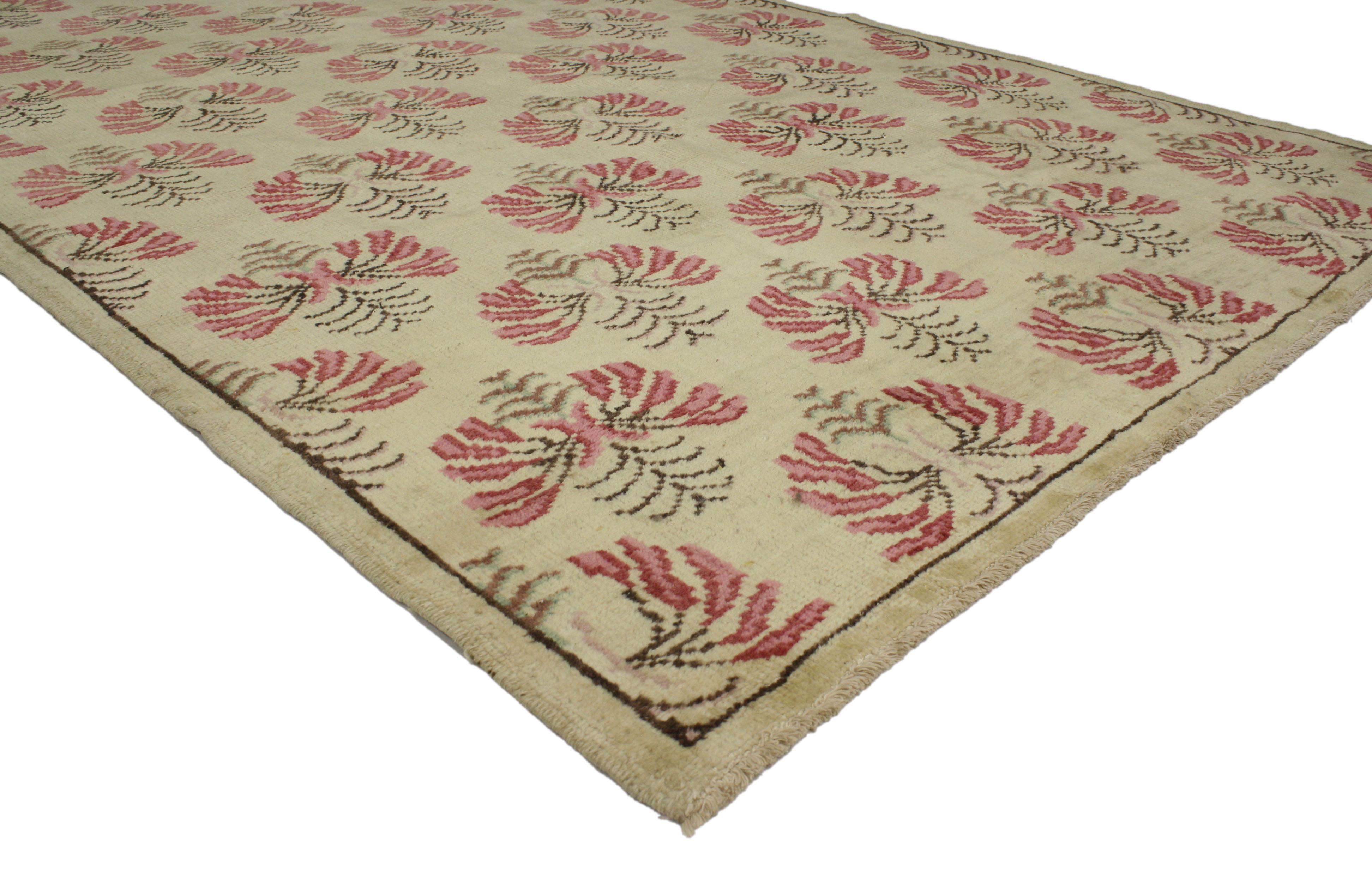 52149, vintage Turkish Oushak rug with shabby chic farmhouse style. Quaint and vivacious, this hand-knotted woo vintage Turkish Oushak rug features the shabby chic farmhouse look so desirable in understated, welcoming, 