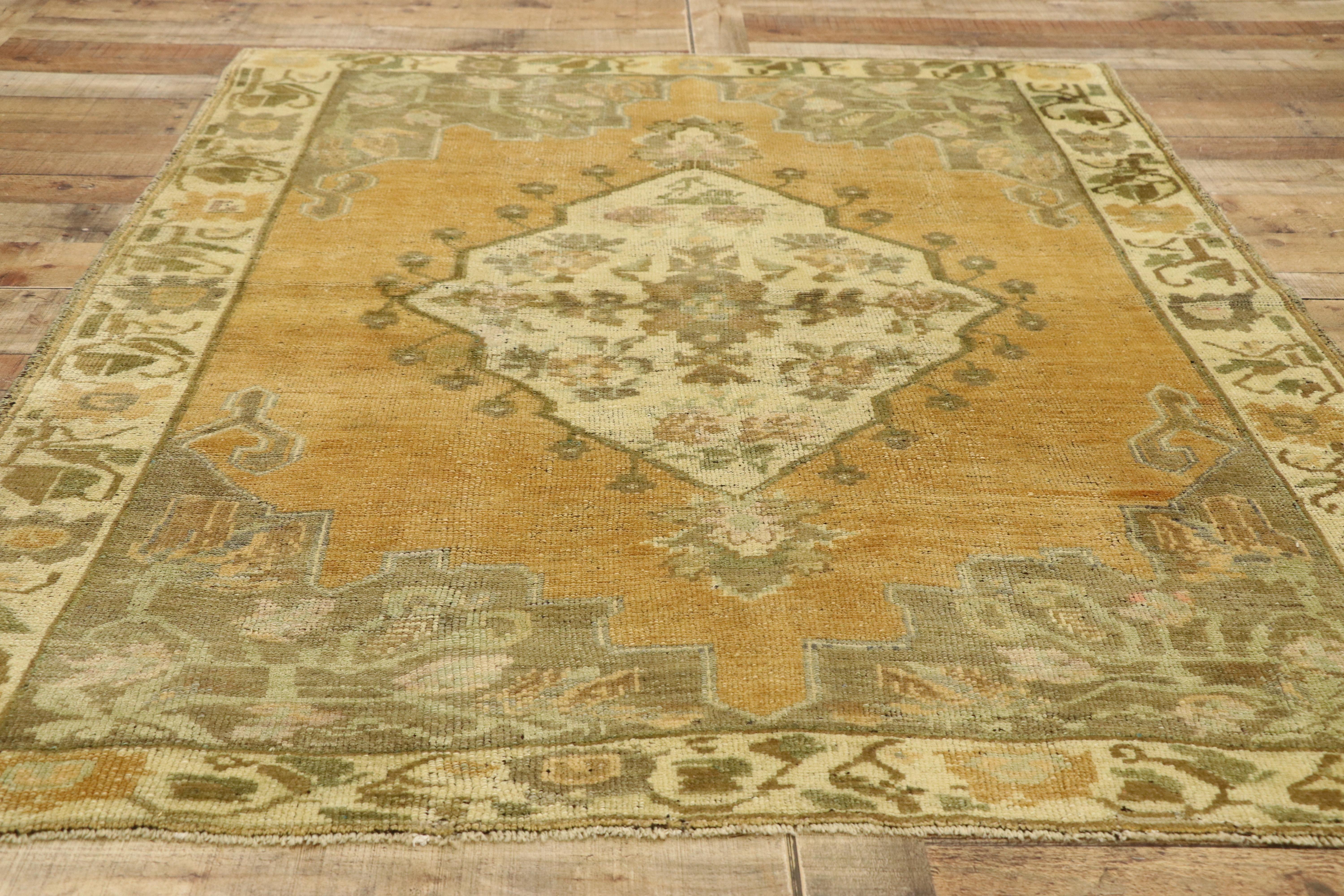 Laine Tapis turc vintage d'Oushak avec style Shaker en vente