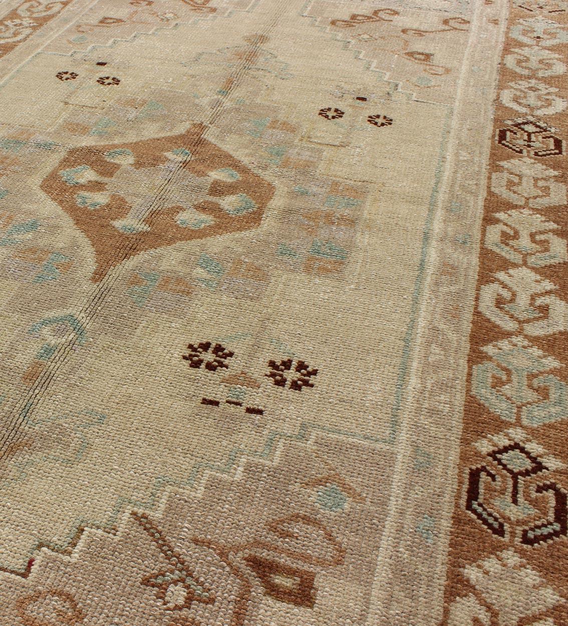 Measures: 3'4 x 6'2 
Vintage Turkish Oushak Rug with Soft Beige, Muted Blue, and Warm Brown 3'4 x 6'2. Keivan Woven Arts / Rug/TU-MTU-95051, country of origin / type: Turkey / Oushak, circa 1920.

This vintage Turkish Oushak rug features a