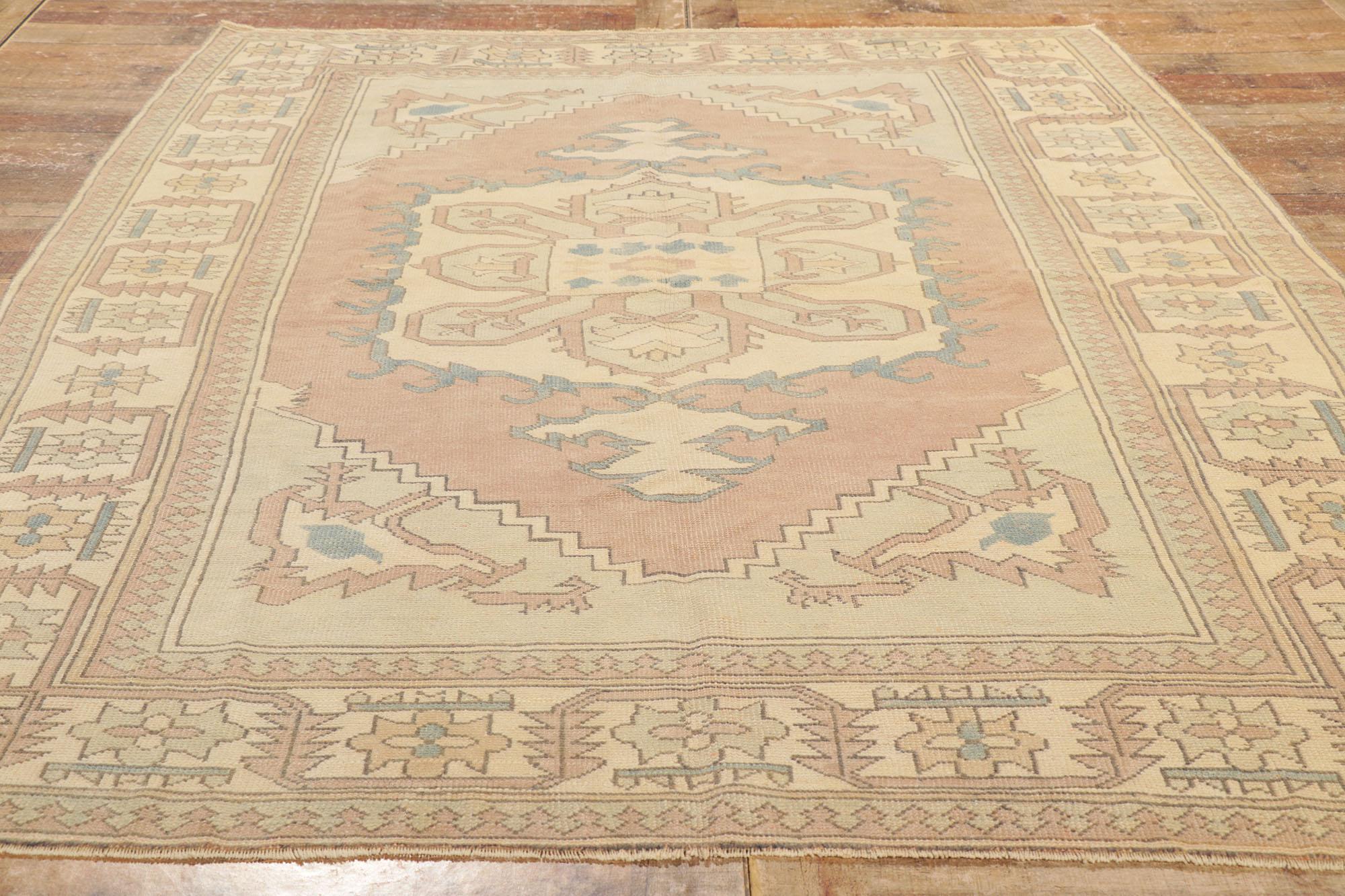 Tapis turc Oushak rose des années 1970, de style tribal moderne en vente 9