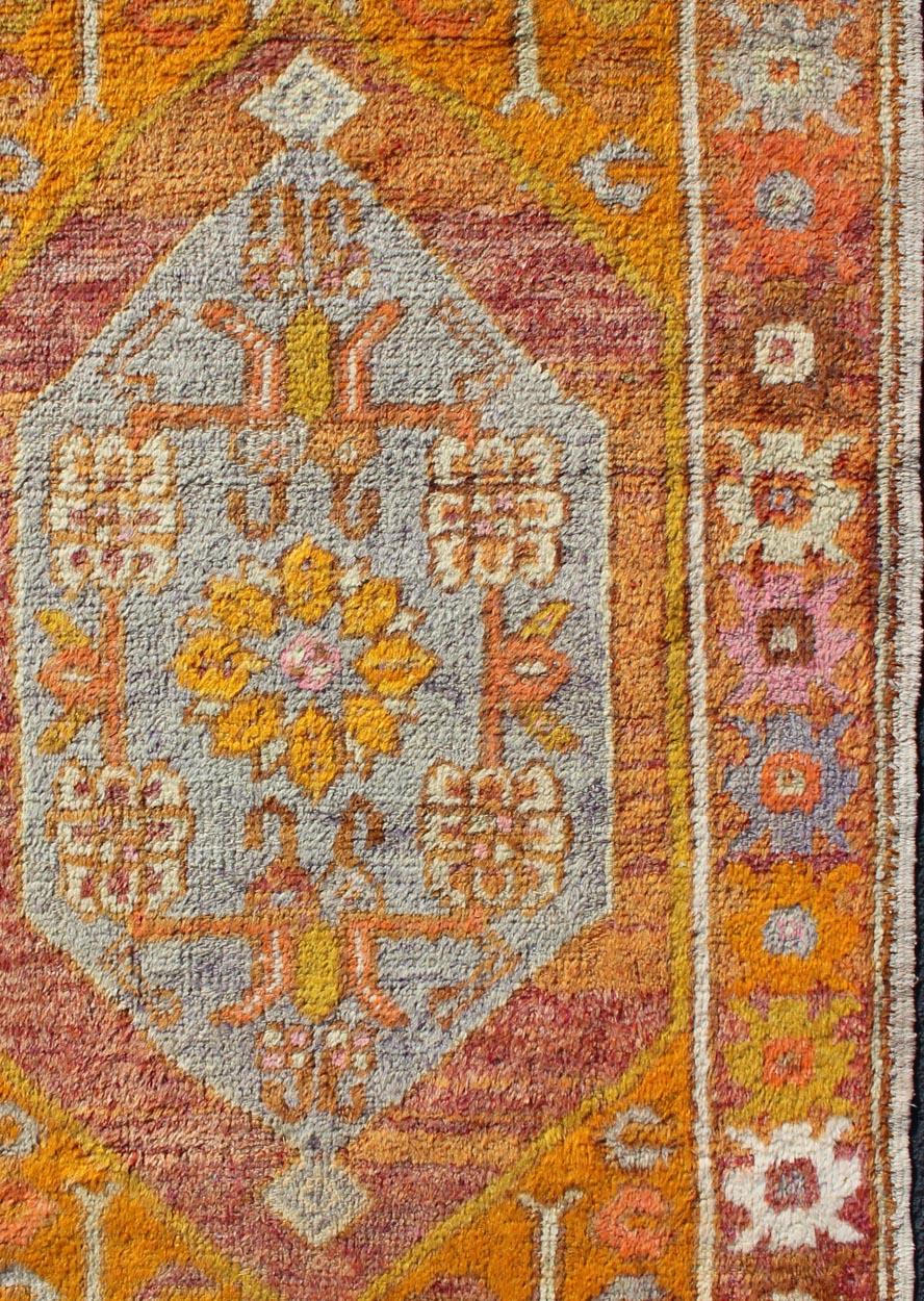 Measures: 2'10 x 4'5 
Vintage Turkish Oushak Rug with Soft Gray and Vibrant Orange 2'10 x 4'5. 
Keivan Woven Arts / Rug EN-176567, country of origin / type: Turkey / Oushak, circa 1940.

This vintage Turkish Oushak rug features a radiant color