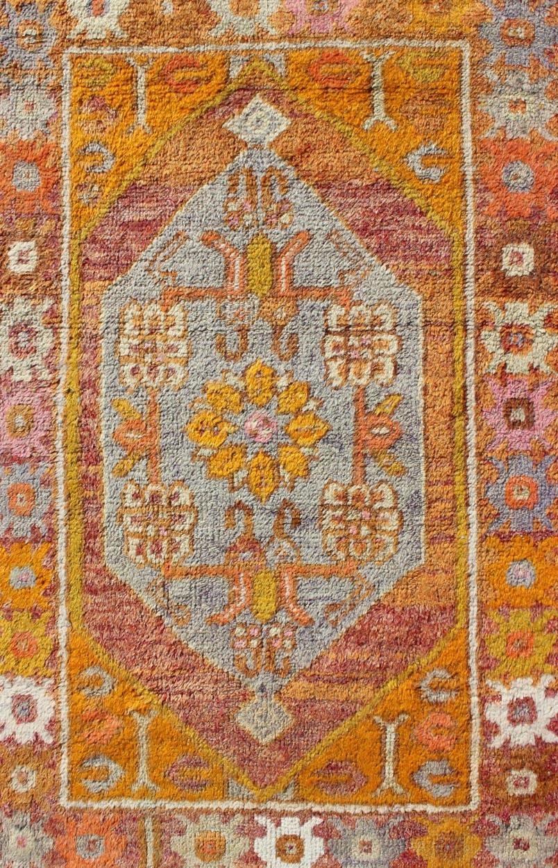 Vintage Turkish Oushak Rug with Soft Gray and Vibrant Orange 2'10 x 4'5 In Good Condition For Sale In Atlanta, GA
