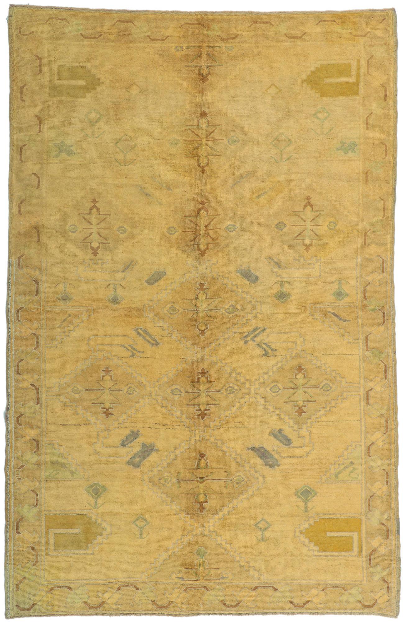Vintage Turkish Oushak Rug with Soft Pastel Earth-Tone Colors For Sale 4