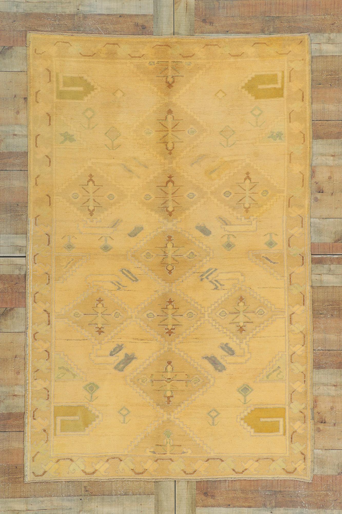 Vintage Turkish Oushak Rug with Soft Pastel Earth-Tone Colors For Sale 3
