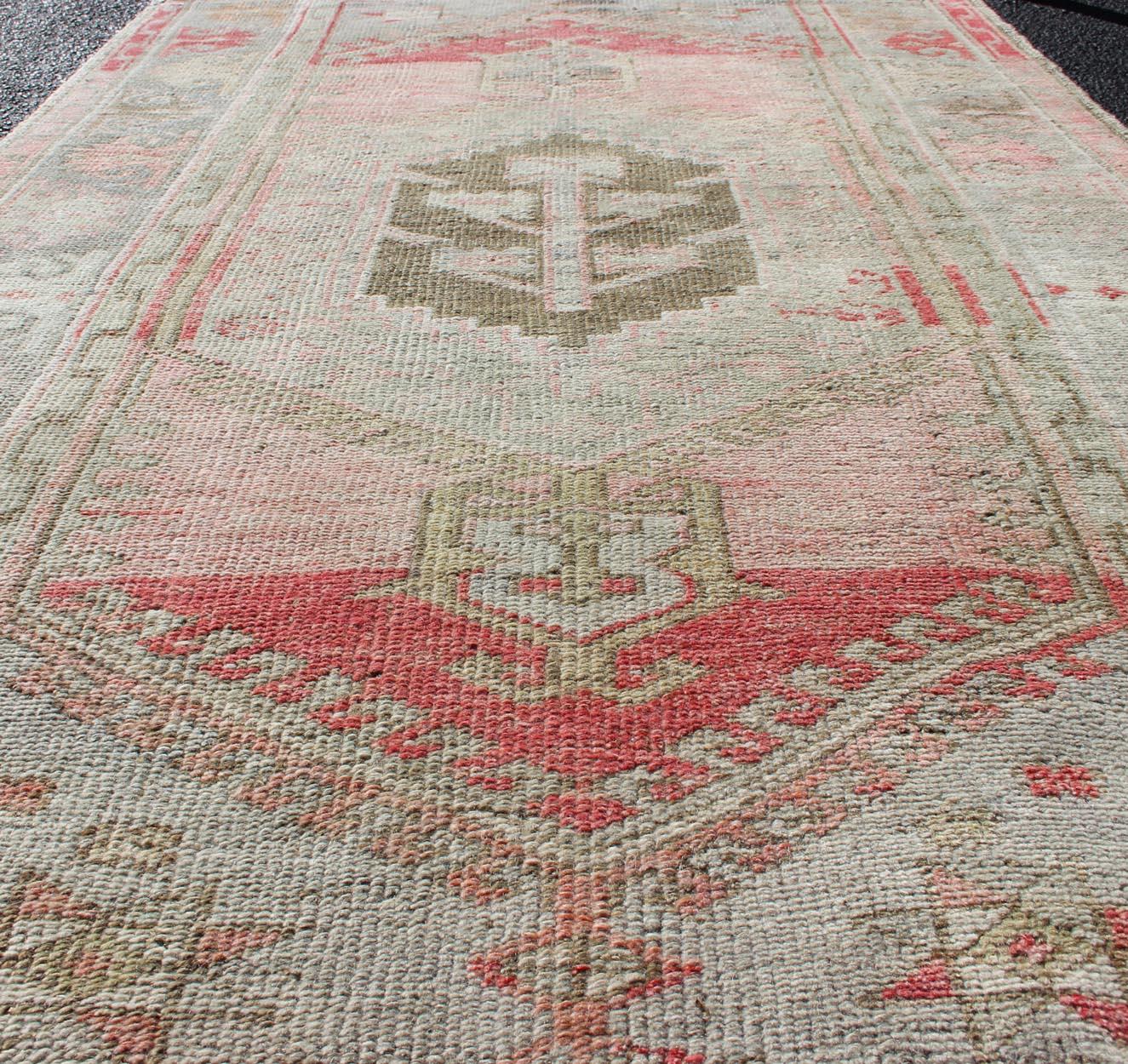 Vintage Turkish Oushak Rug with Soft Taupe and Blush Pink Accents 3'2 x 5'9 For Sale 4