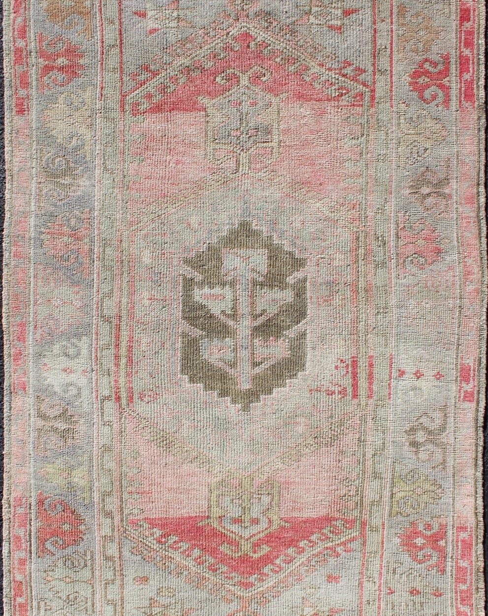 20th Century Vintage Turkish Oushak Rug with Soft Taupe and Blush Pink Accents 3'2 x 5'9 For Sale