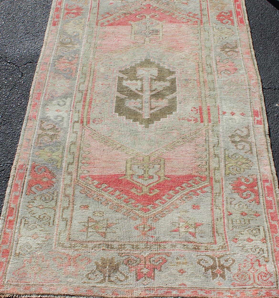 Vintage Turkish Oushak Rug with Soft Taupe and Blush Pink Accents 3'2 x 5'9 For Sale 3