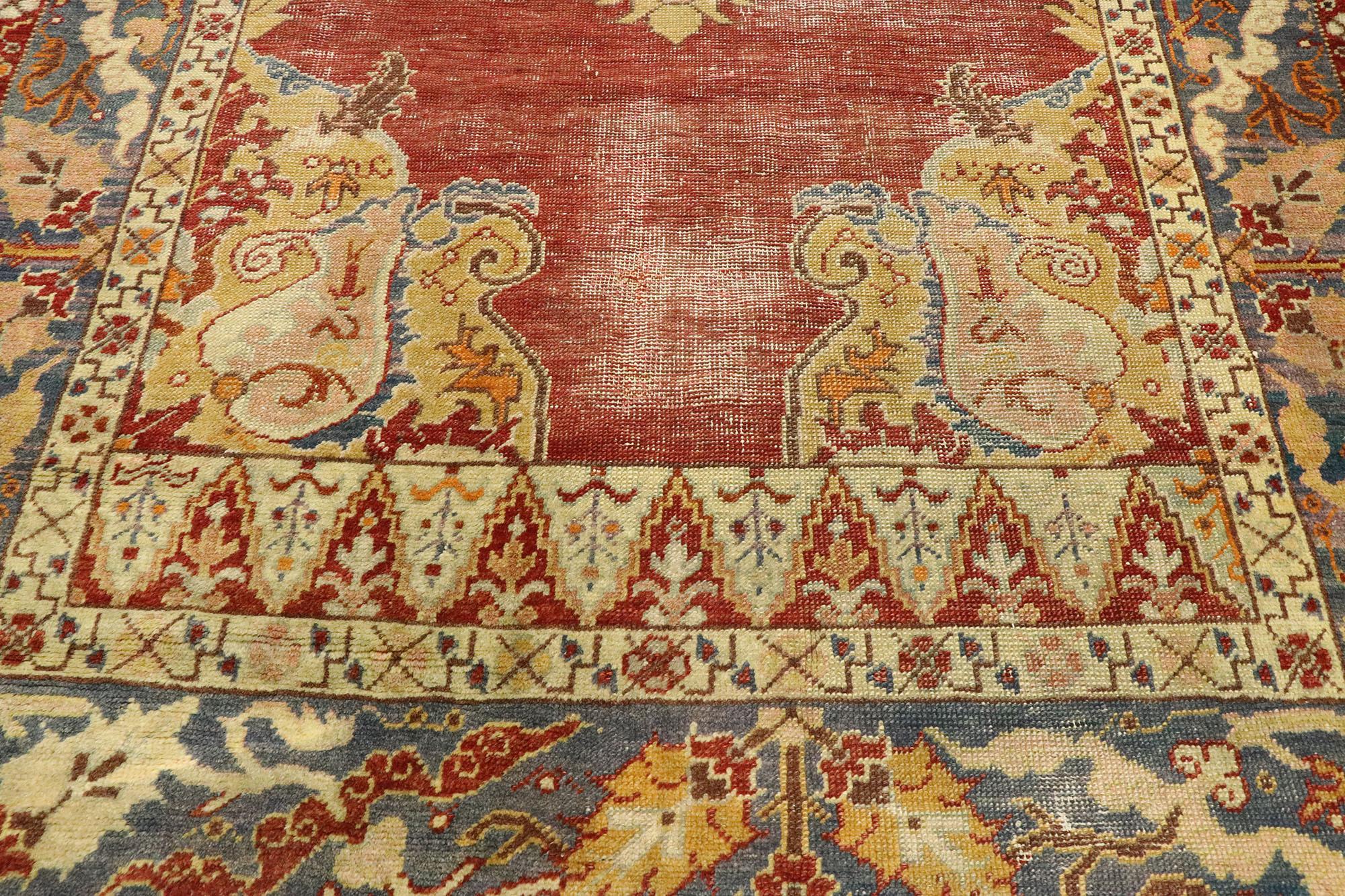 Türkischer Oushak-Teppich im neoklassischen Stil im Süden-Stil im Zustand „Starke Gebrauchsspuren“ im Angebot in Dallas, TX
