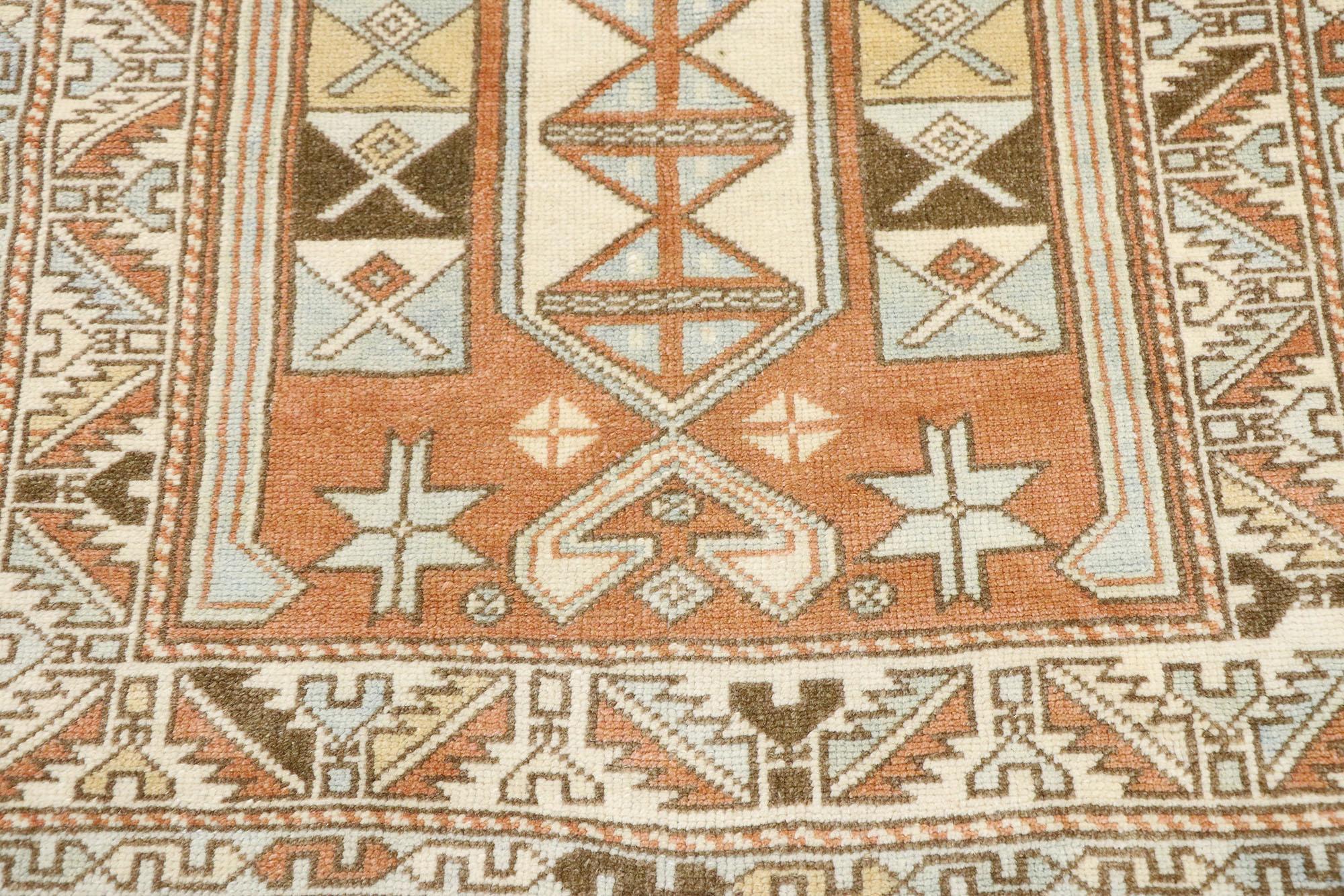 Noué à la main Tapis turc vintage d'Oushak avec style tribal du sud-ouest en vente