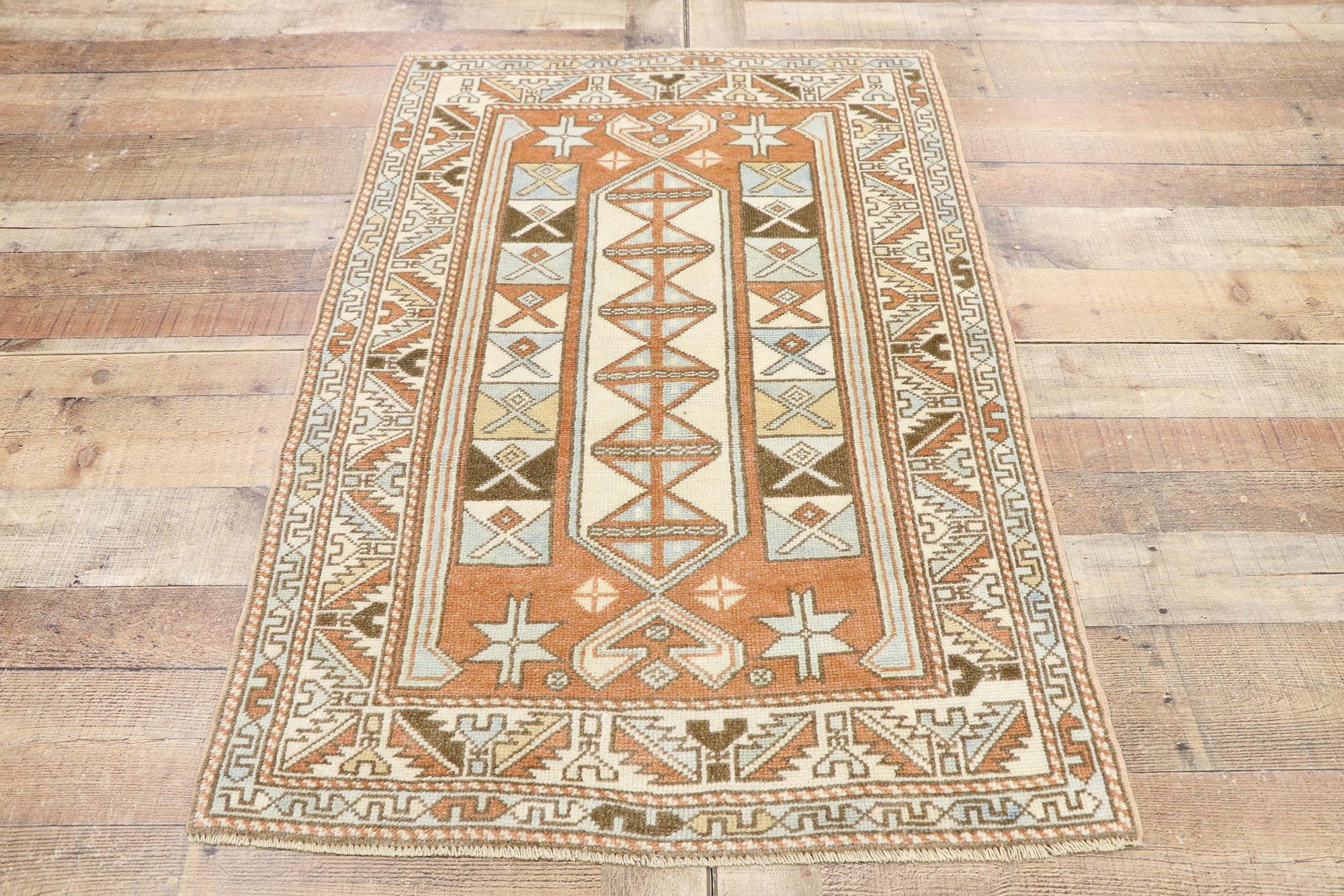 Laine Tapis turc vintage d'Oushak avec style tribal du sud-ouest en vente