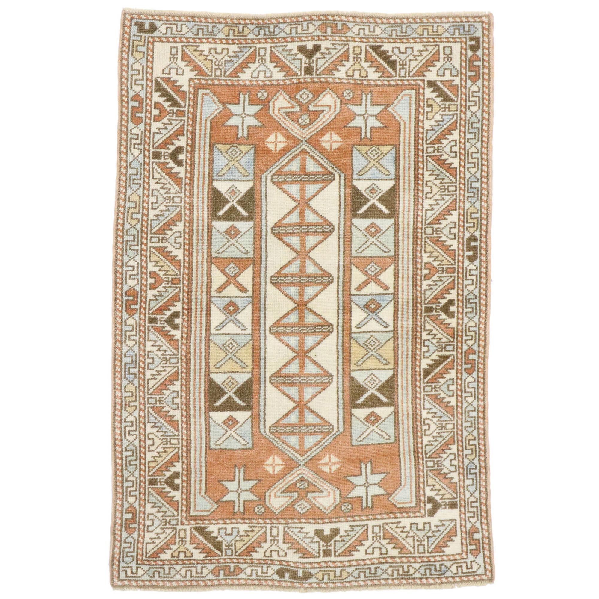 Tapis turc vintage d'Oushak avec style tribal du sud-ouest en vente