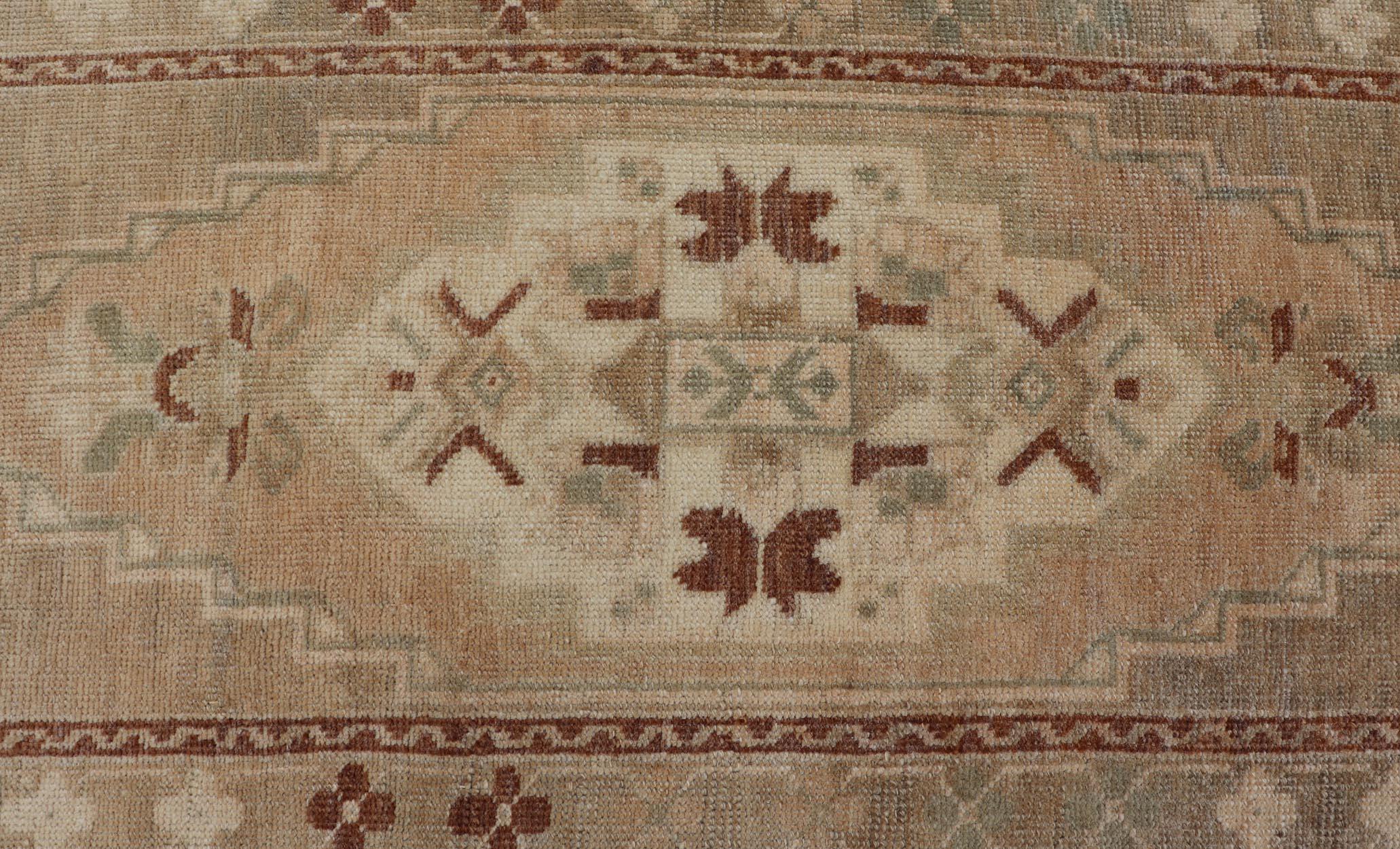 Vintage Turkish Oushak Rug with Sub-Geometric Medallion Design & Neutral colors In Good Condition For Sale In Atlanta, GA