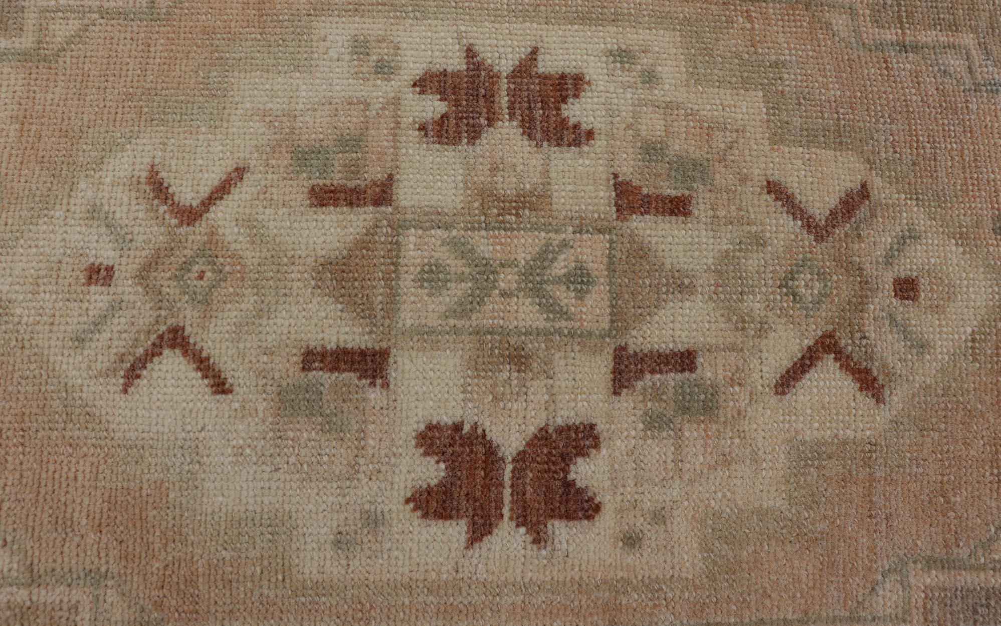 20th Century Vintage Turkish Oushak Rug with Sub-Geometric Medallion Design & Neutral colors For Sale