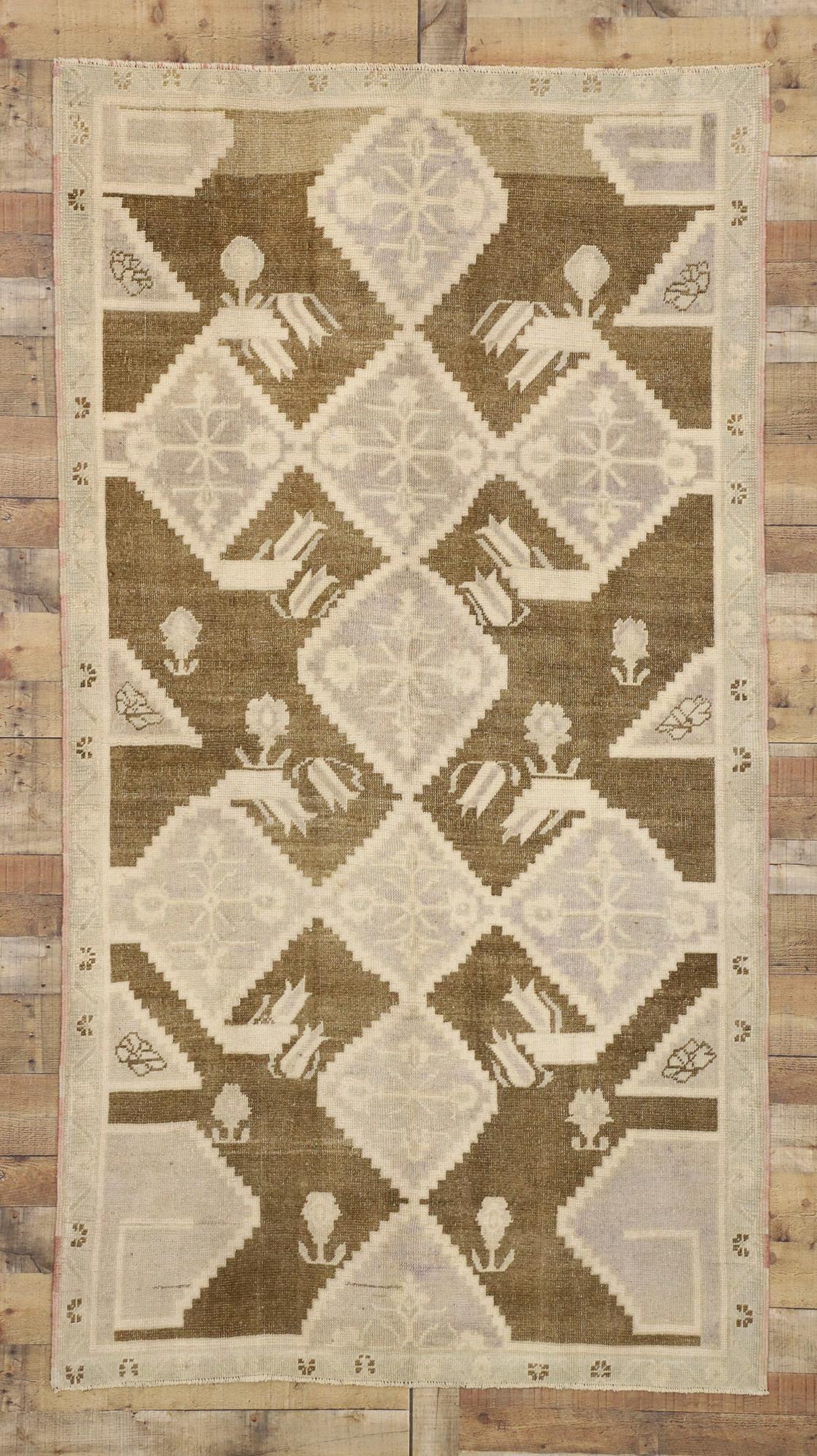 Türkischer Oushak-Teppich der 1940er Jahre mit traditionellem Stil im Angebot 1