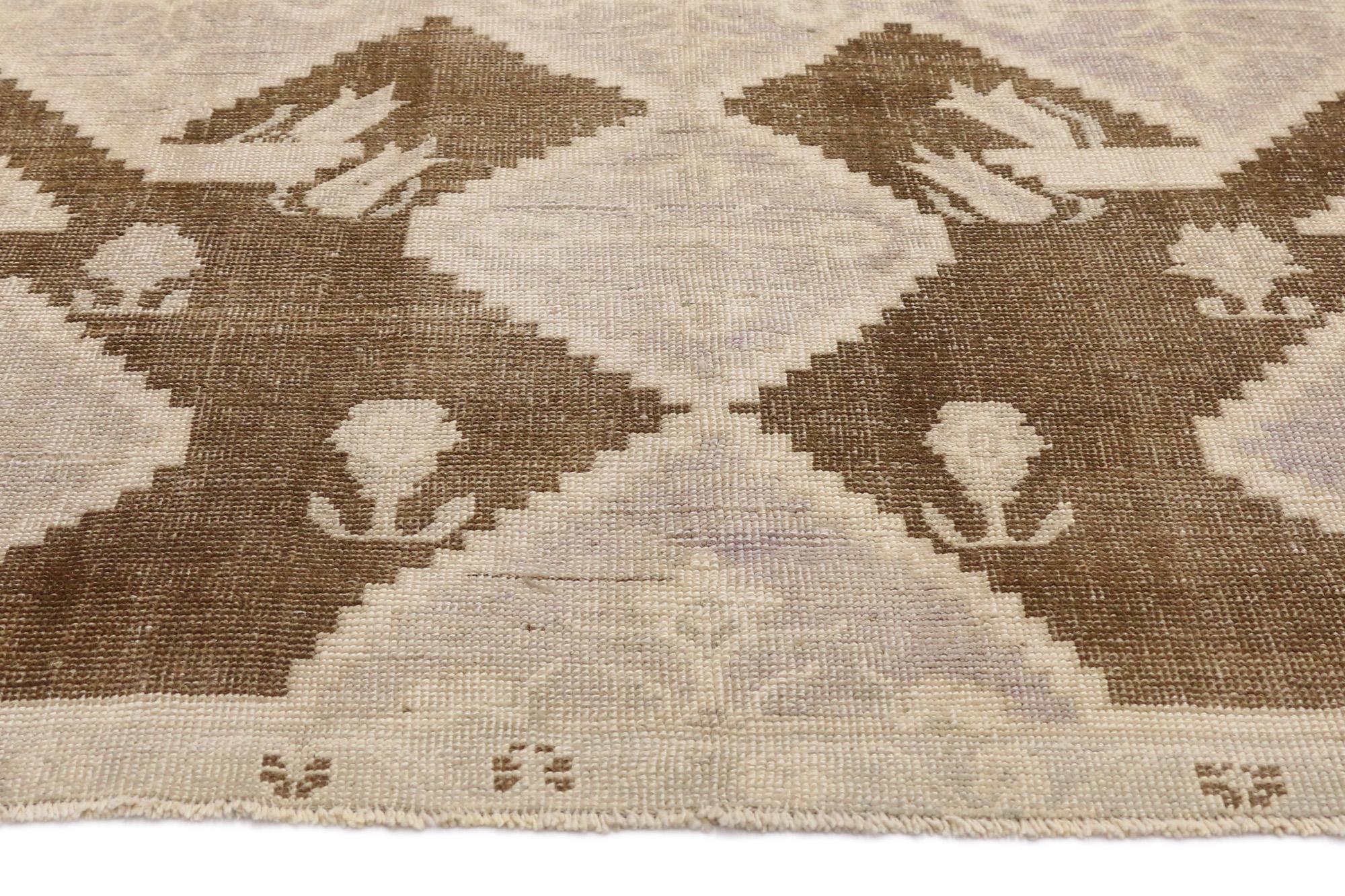 Türkischer Oushak-Teppich der 1940er Jahre mit traditionellem Stil (Handgeknüpft) im Angebot