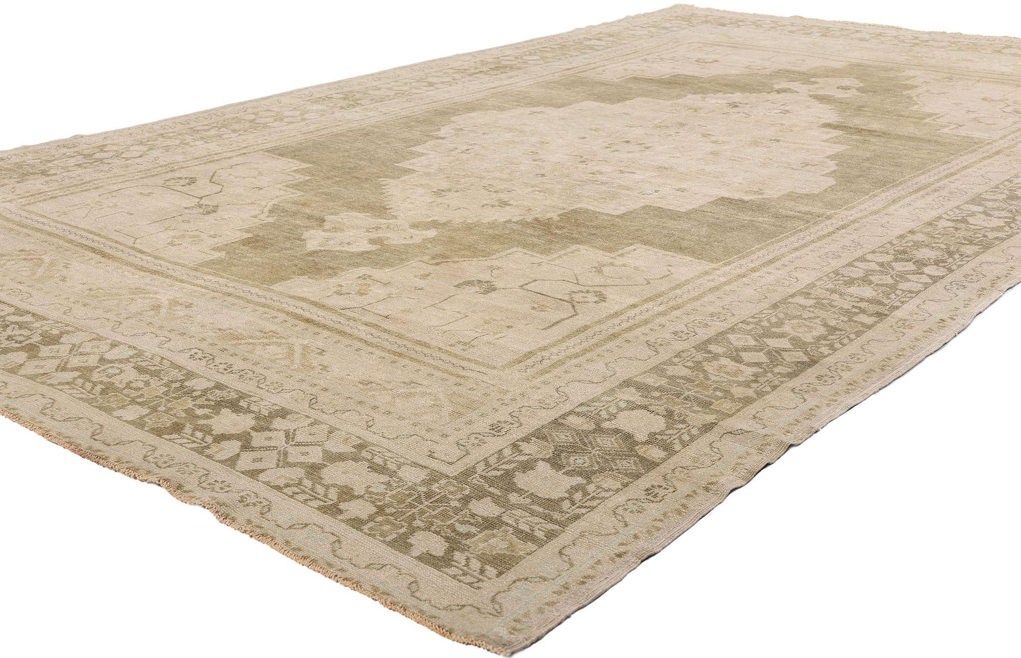 52488 Alfombra Turca Oushak Vintage Tono Tierra, 07'00 x 12'00. Tejida con el arte consagrado de la artesanía de Anatolia, esta alfombra turca Oushak vintage de lana anudada a mano encarna una serena elegancia, sus tonos suavizados exudan un aire de