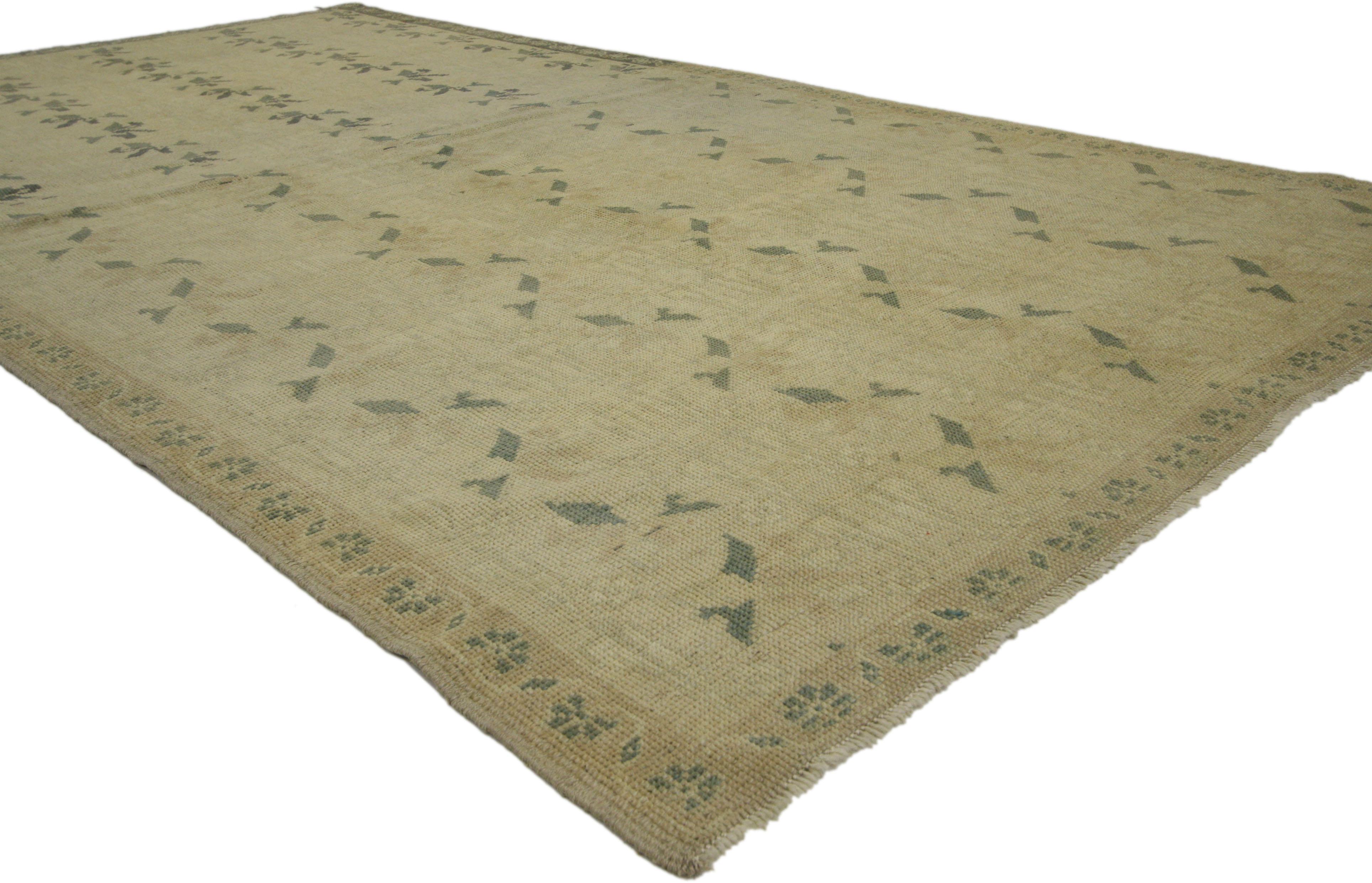 50848, vintage Turkish Oushak rug with Swedish Farmhouse Cottage style. This hand knotted wool vintage Turkish Oushak rug features five columns of leafy tendrils in an organized pattern on a golden ecru field. Floral bouquets add a warm and