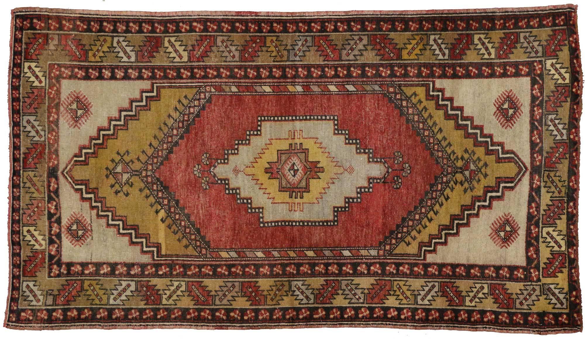 Vintage Turkish Oushak Rug with Traditional Style and Tribal Elements In Good Condition In Dallas, TX