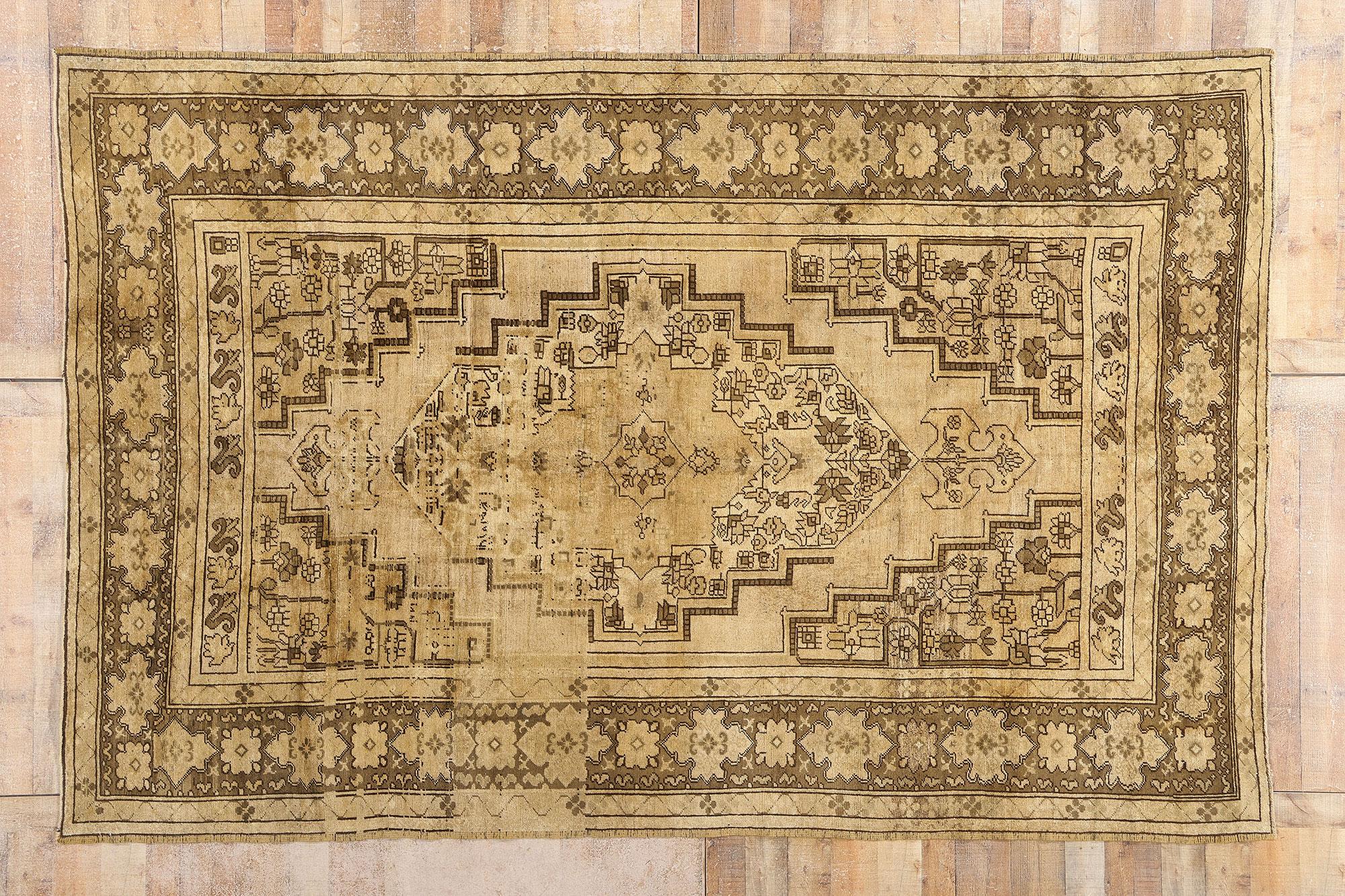 1960's Turkish Oushak Rug with Traditional Style and Warm Earth-Tones For Sale 3