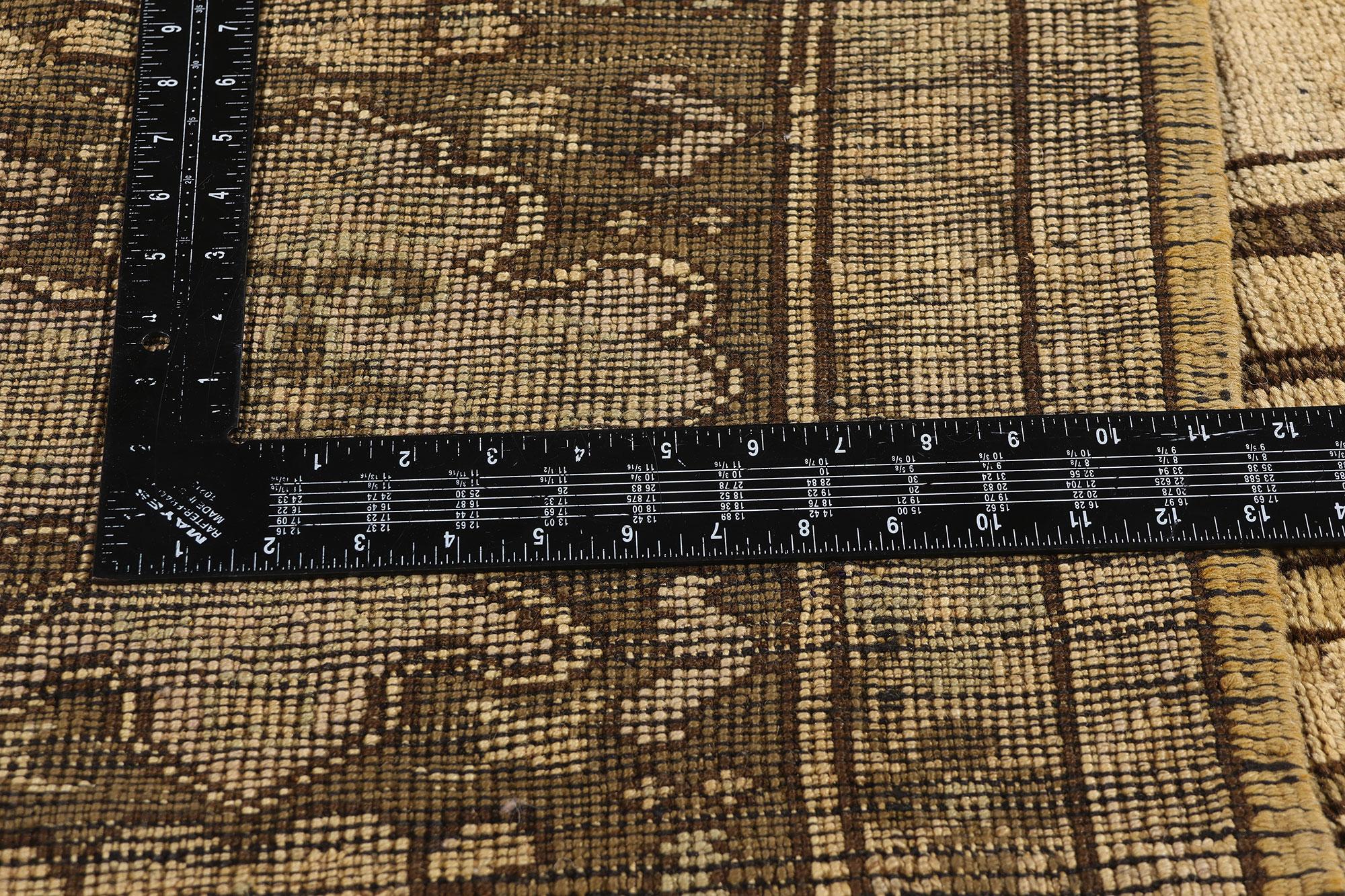 1960's Turkish Oushak Rug with Traditional Style and Warm Earth-Tones In Good Condition For Sale In Dallas, TX