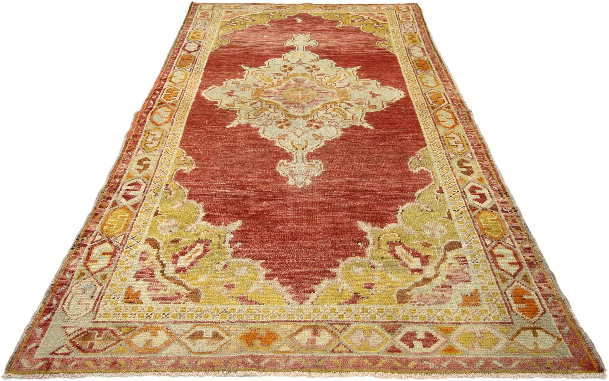 Vintage Turkish Oushak Rug with Traditional Rustic Style In Good Condition For Sale In Dallas, TX