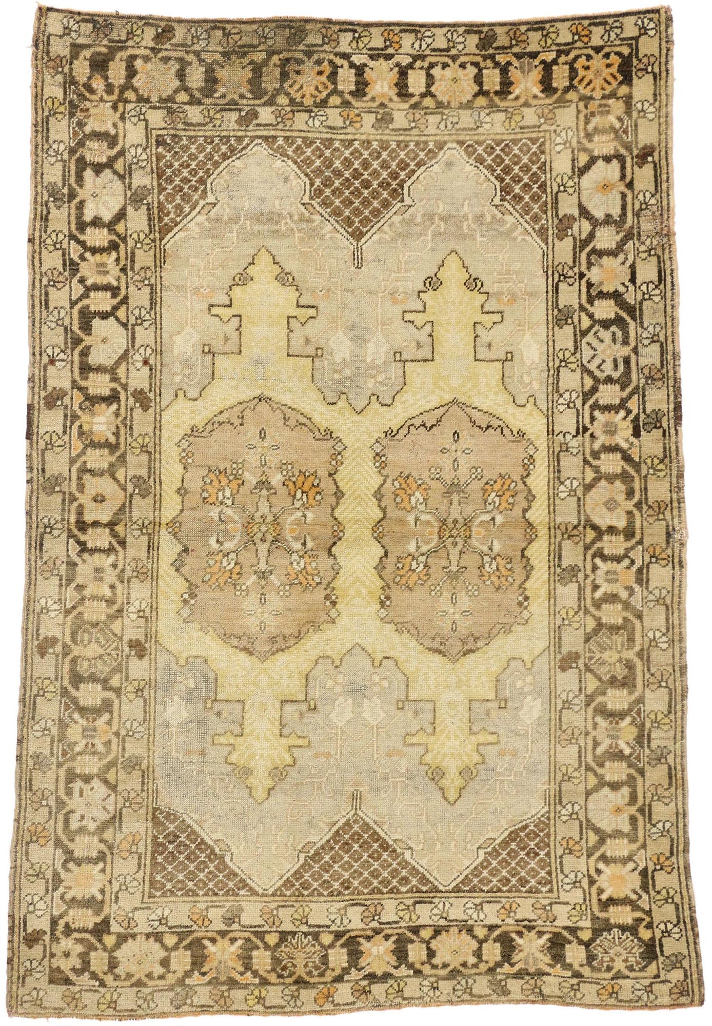 Tapis turc vintage d'Oushak de style traditionnel