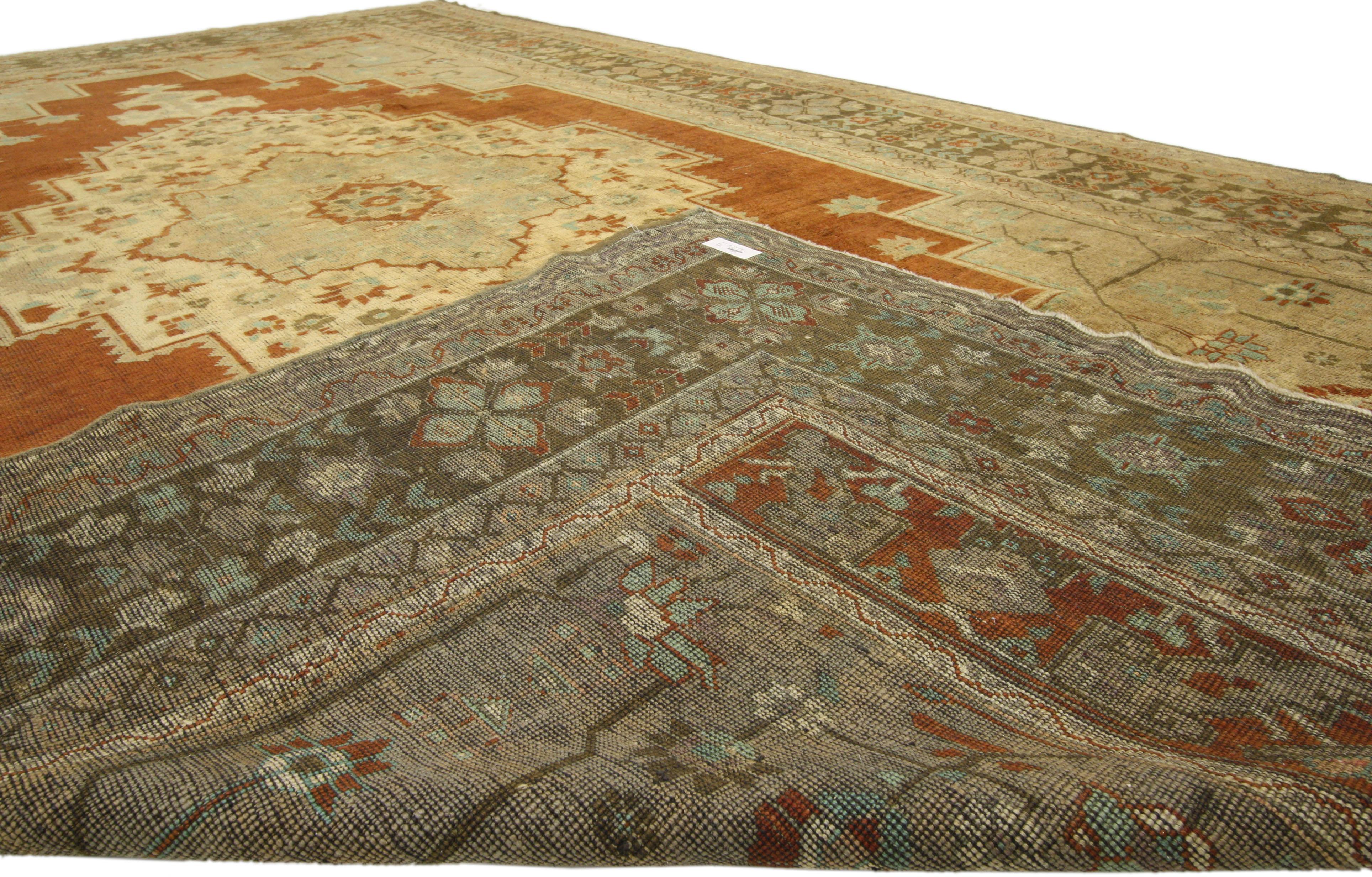 Vintage Turkish Oushak Rug with Traditional Style, Gallery Rug In Good Condition For Sale In Dallas, TX