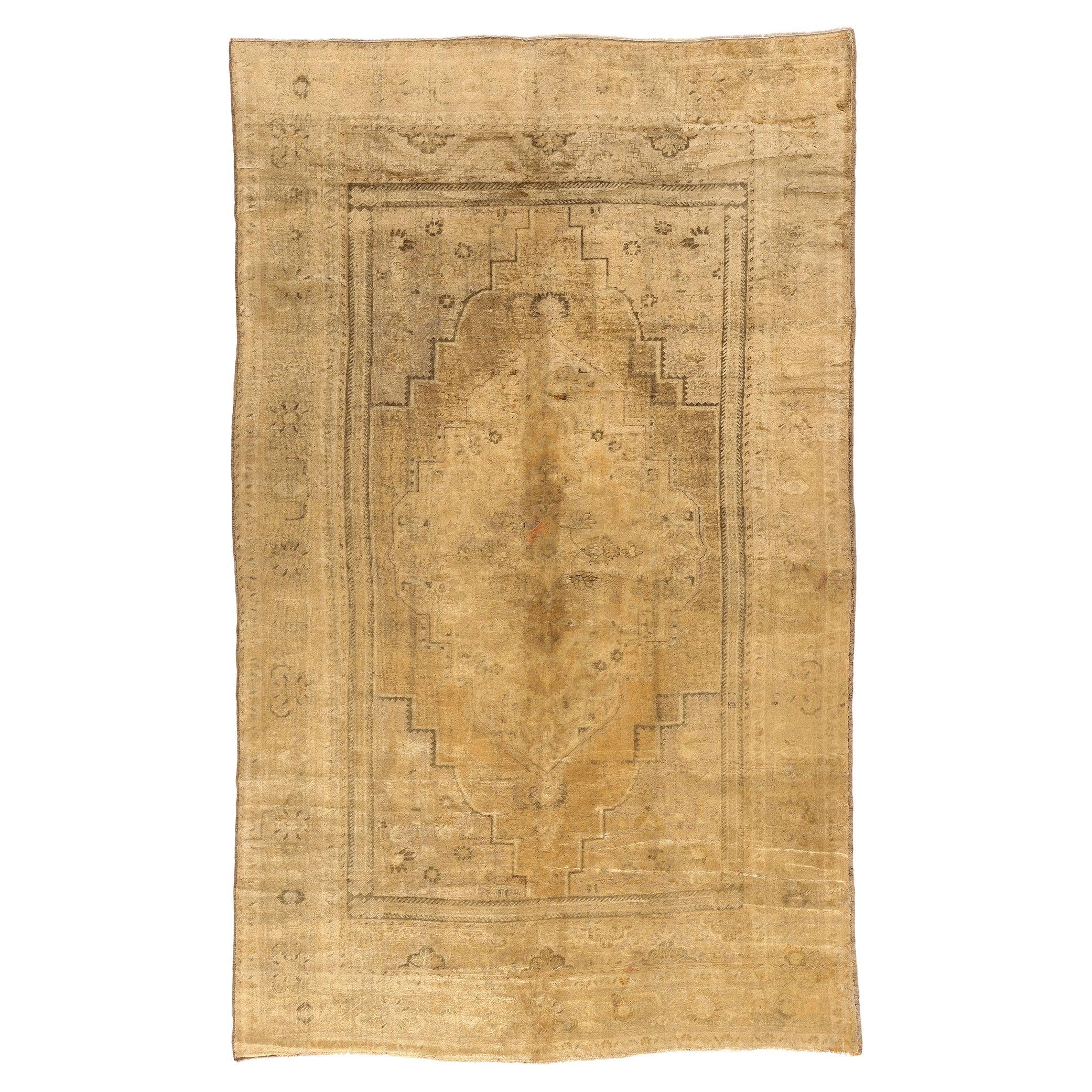 Tapis turc Oushak des années 1950, style traditionnel, couleurs neutres et chaudes