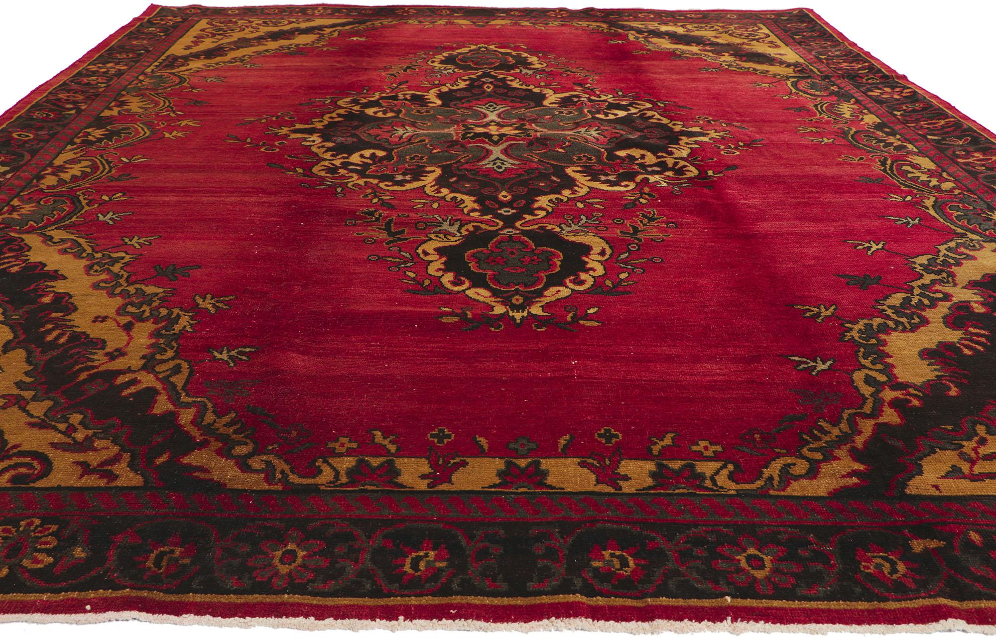 Vintage Turkish Oushak Rug with Traditional Victorian Style  In Good Condition For Sale In Dallas, TX