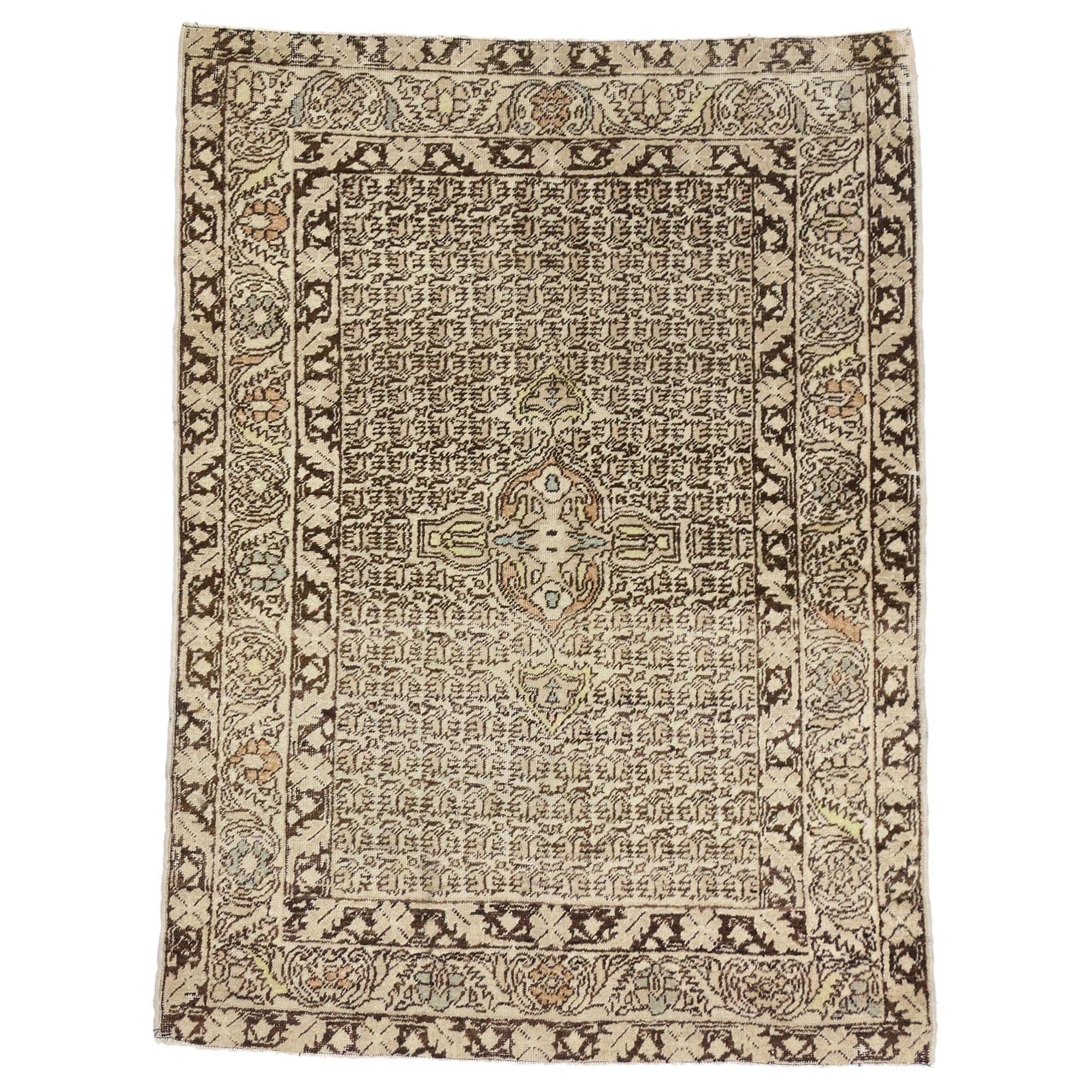 Tapis turc vintage d'Oushak avec style transitionnel William and Mary en vente