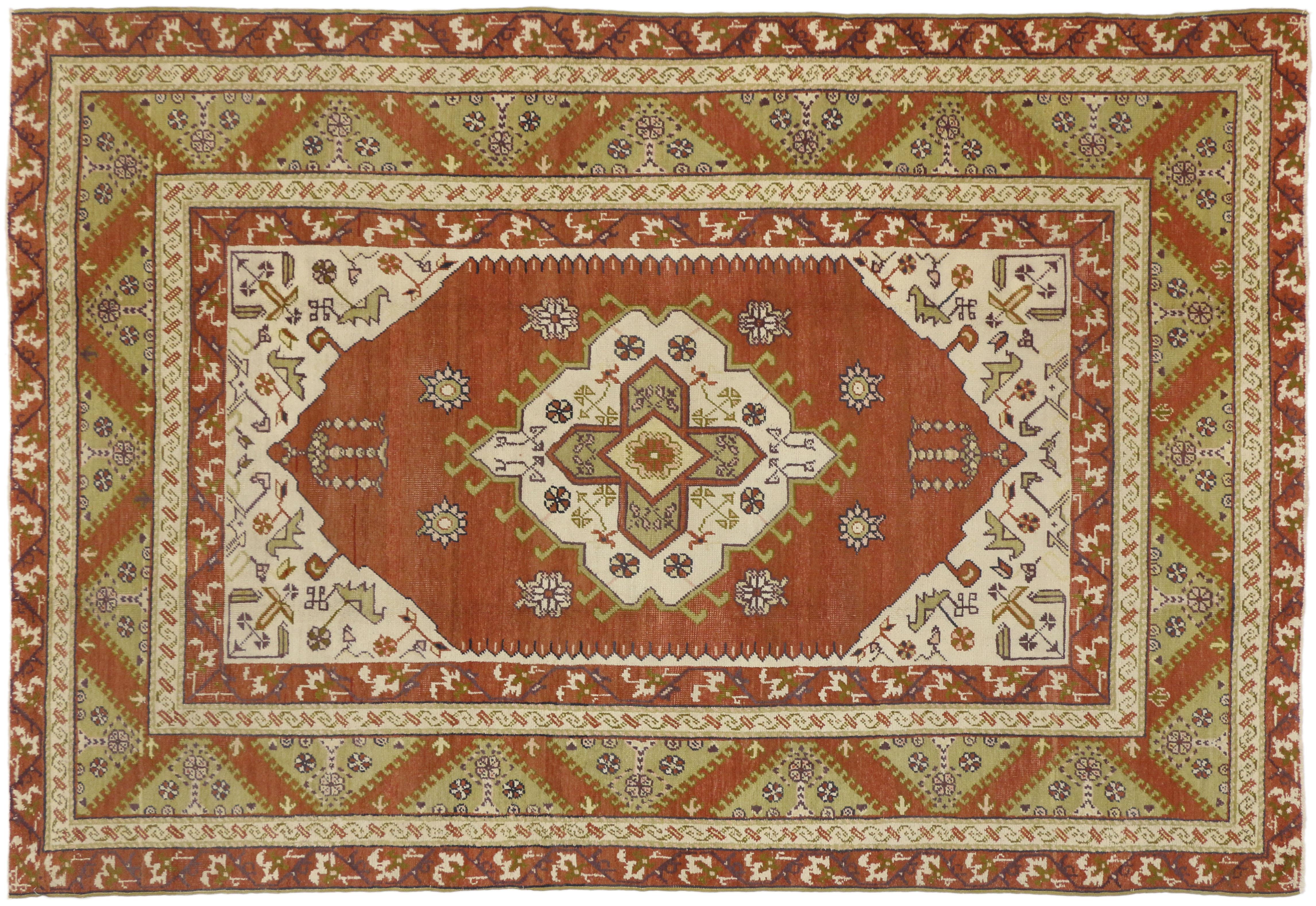 Vintage Turkish Oushak Rug with Tribal Artisan Style In Good Condition For Sale In Dallas, TX