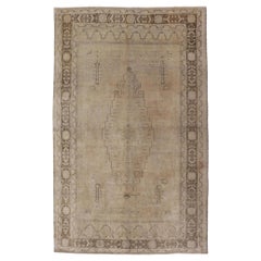 Alfombra Turca Oushak Vintage con Diseño de Medallón Tribal/Floral en Tan y Taupe