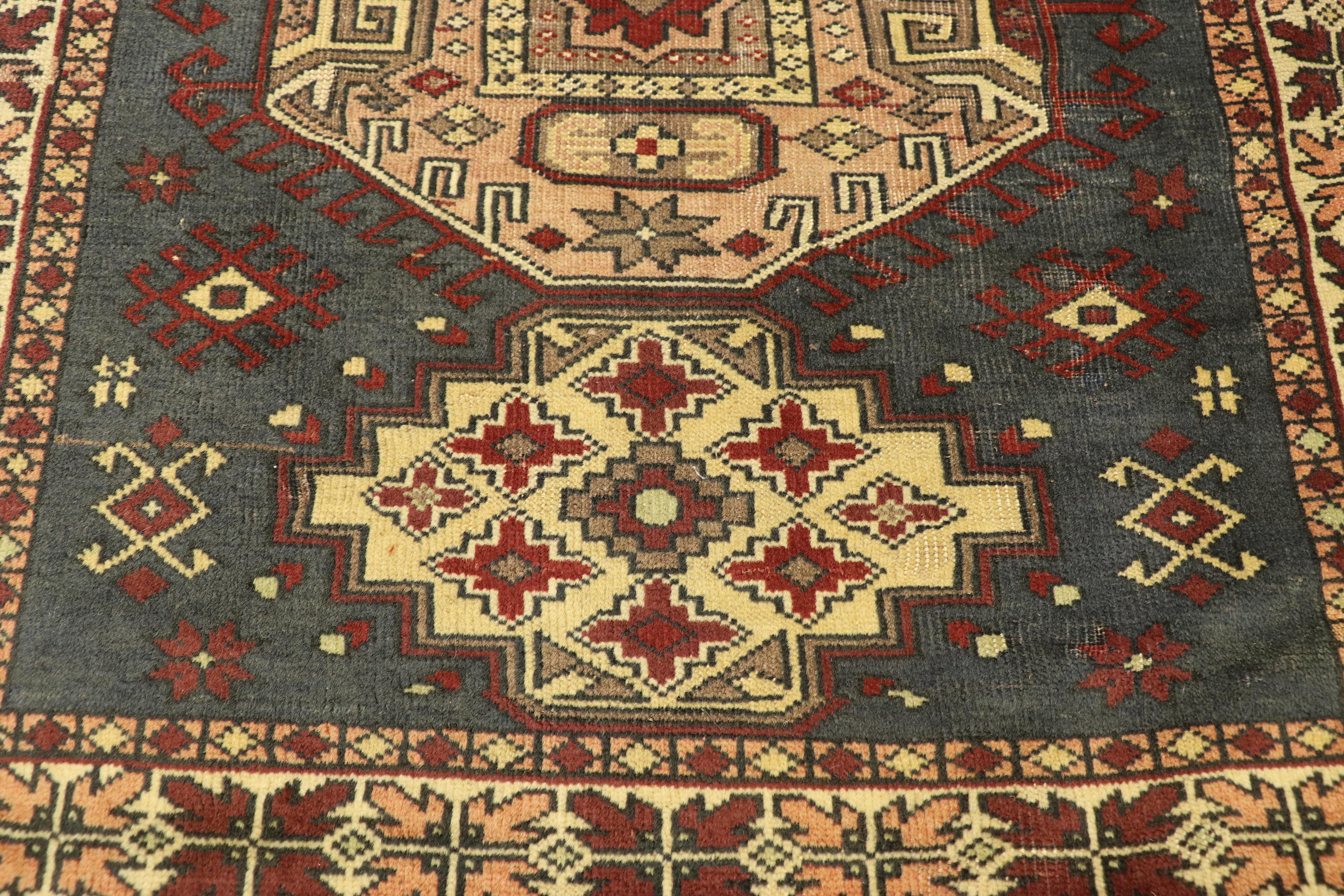 Türkischer Oushak-Teppich im Stammesstil, Vintage im Zustand „Gut“ im Angebot in Dallas, TX