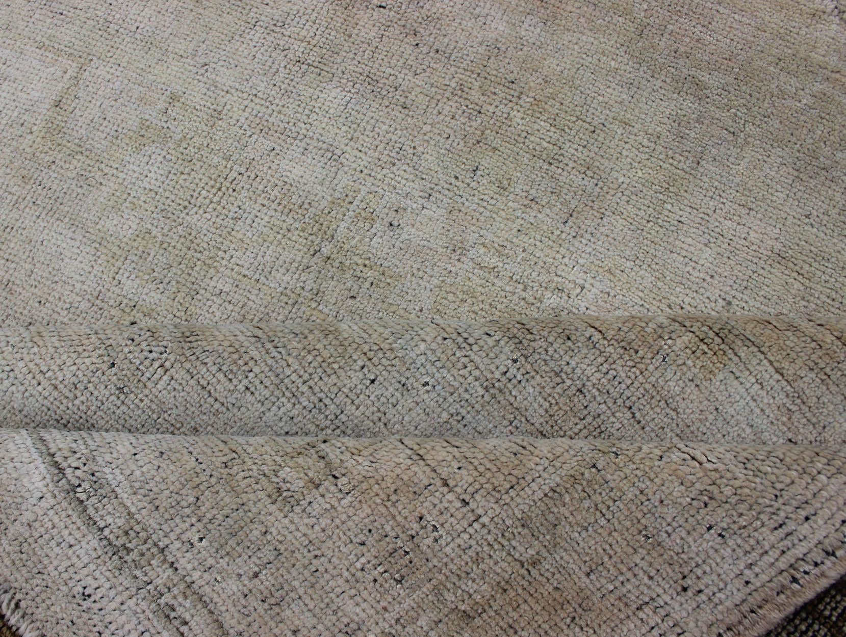 Vintage Turkish Oushak Rug with Understated Design and Muted Tones For Sale 4