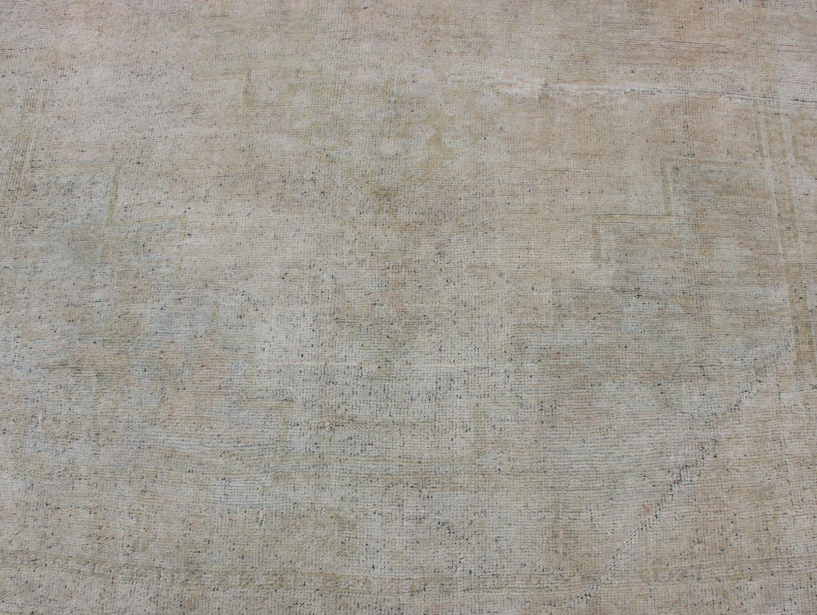 Vintage Turkish Oushak Rug with Understated Design and Muted Tones For Sale 3