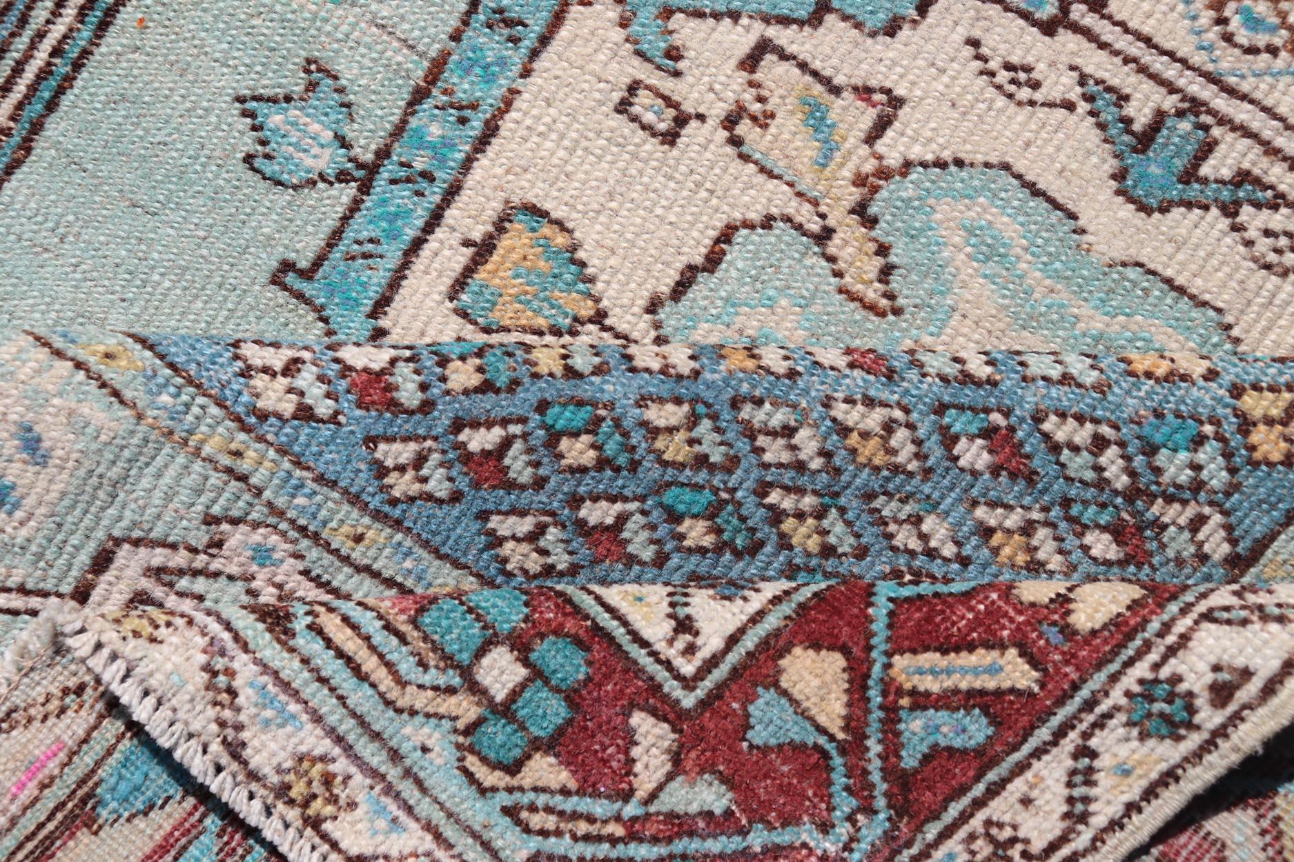 Alfombra Turca Oushak Vintage con Acentos Vibrantes de Color Azul Teja y Granate Rico en venta 2