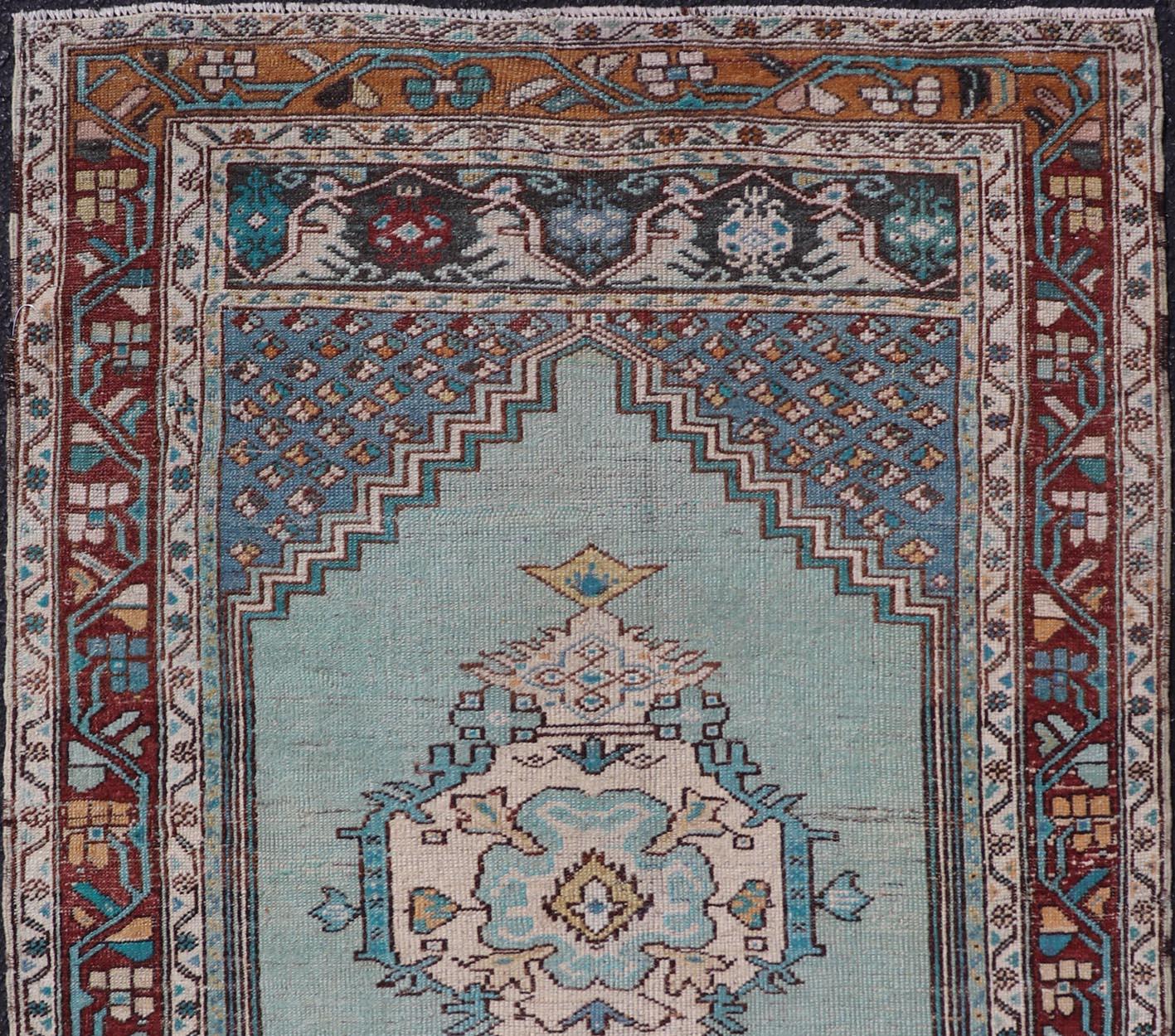 Alfombra Turca Oushak Vintage con Acentos Vibrantes de Color Azul Teja y Granate Rico en Bueno estado para la venta en Atlanta, GA