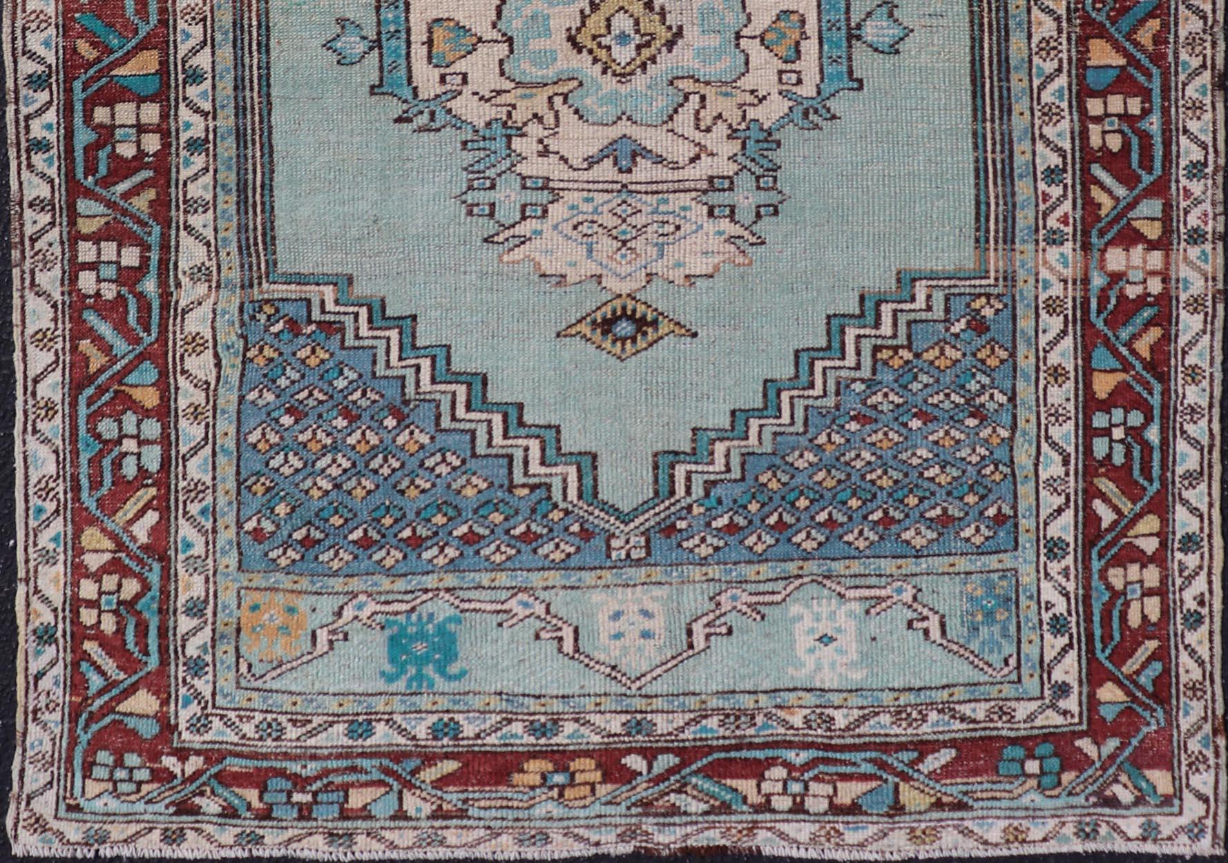 Alfombra Turca Oushak Vintage con Acentos Vibrantes de Color Azul Teja y Granate Rico Lana en venta
