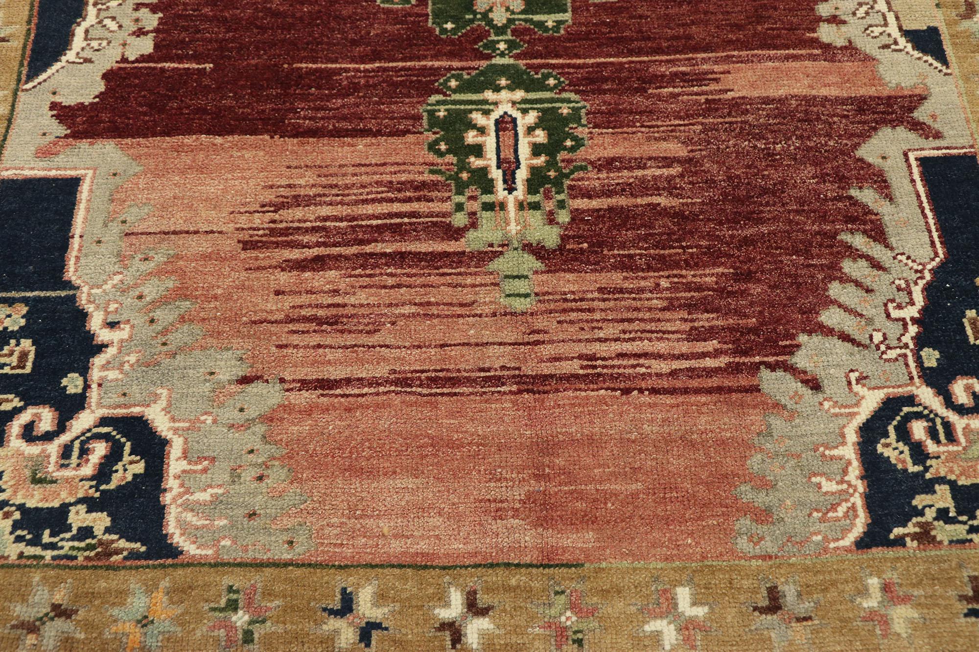 Türkischer Oushak-Teppich im viktorianischen Gothic-Stil (20. Jahrhundert) im Angebot