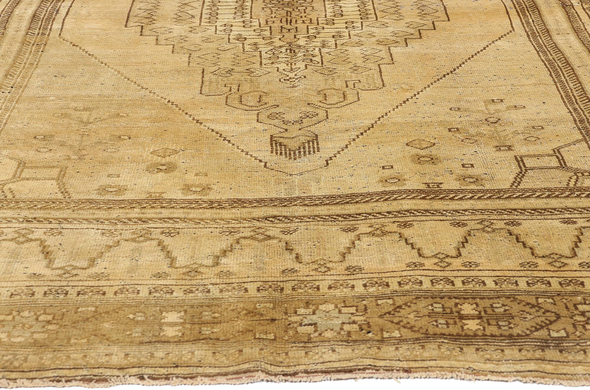 Tapis turc Oushak des années 1950, style traditionnel, couleurs terreuses chaudes Bon état - En vente à Dallas, TX