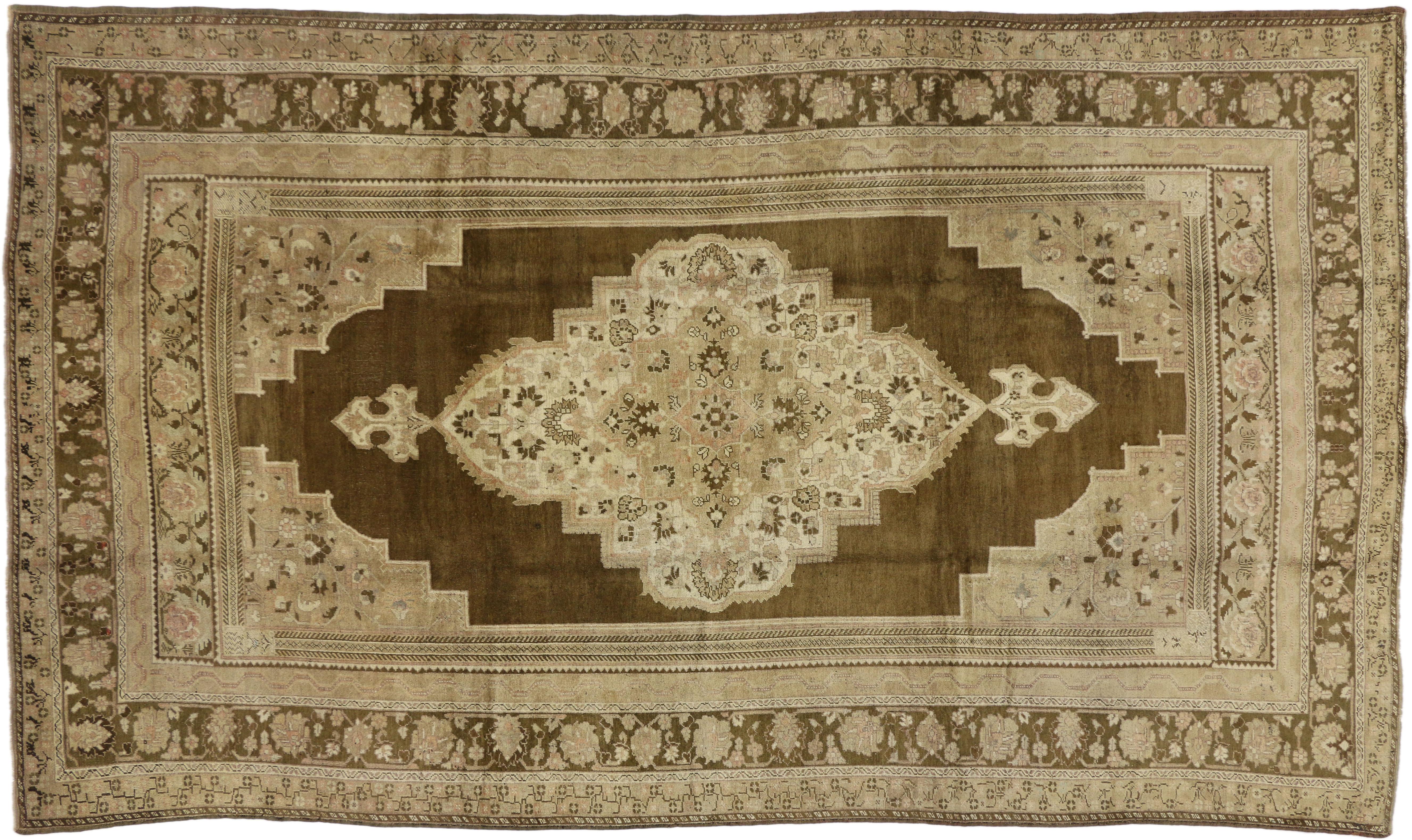 20th Century Vintage Turkish Oushak Rug with Warm Luxury Russian Home Style For Sale