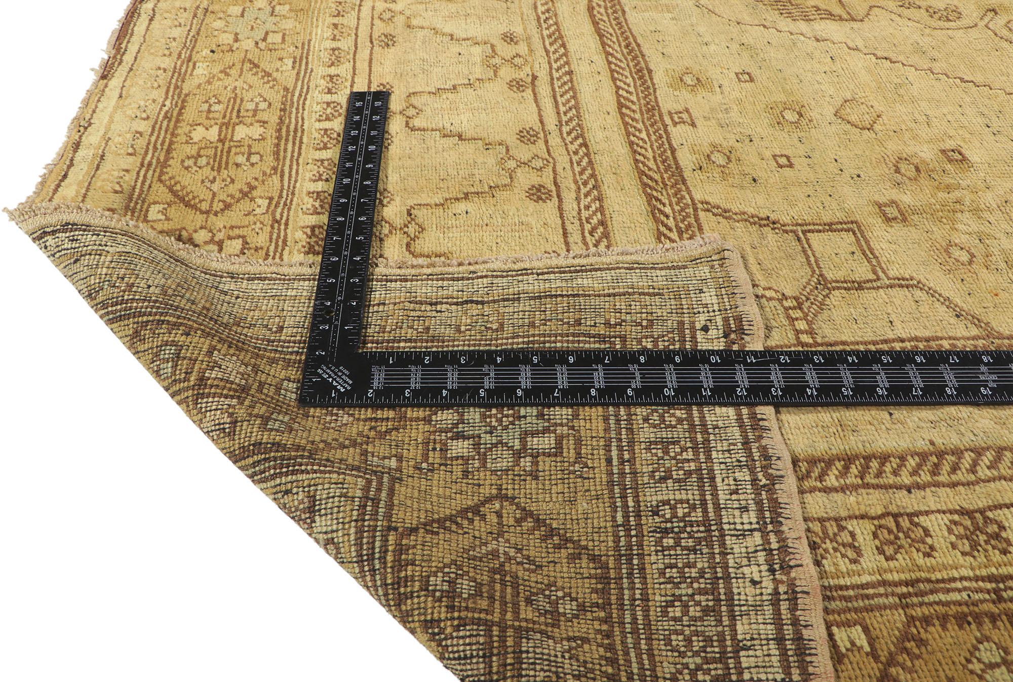 Tapis turc Oushak des années 1950, style traditionnel, couleurs terreuses chaudes en vente 2
