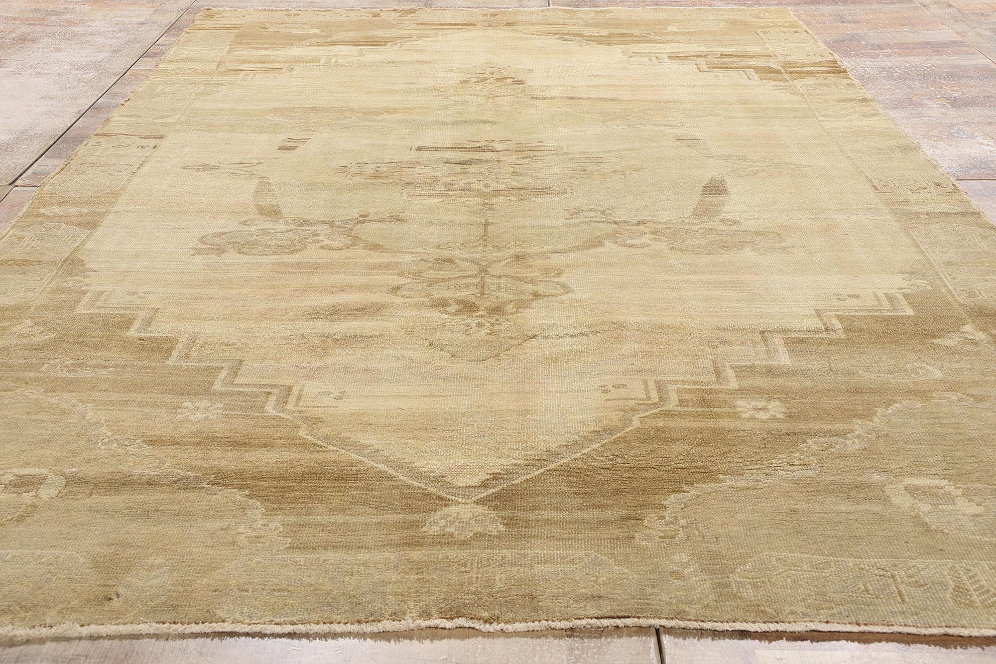 1930's Turkish Oushak Rug with Warm, Neutral Colors and Modern Style For Sale 3